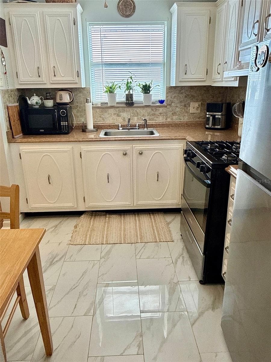 Kitchen - 5357 81ST ST N #15, ST PETERSBURG