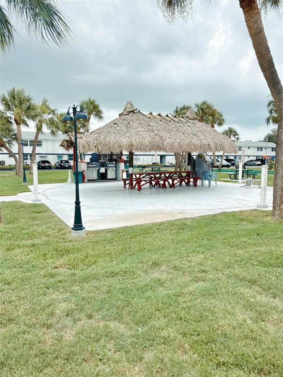 Community pavilion - 5357 81ST ST N #15, ST PETERSBURG