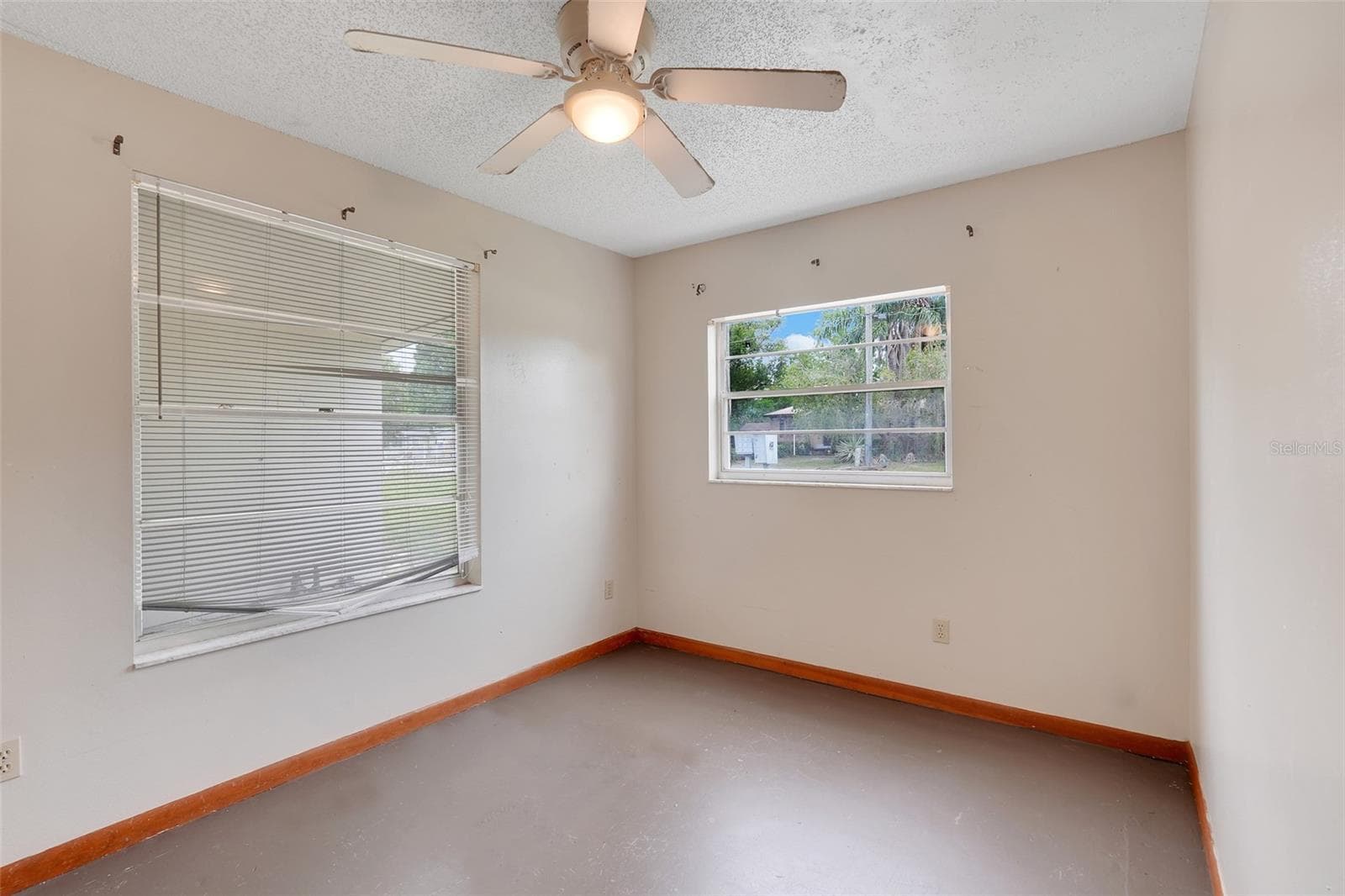 Single Family Residence at 11411 HUGGINS ST, LEESBURG, photo 21 of 39