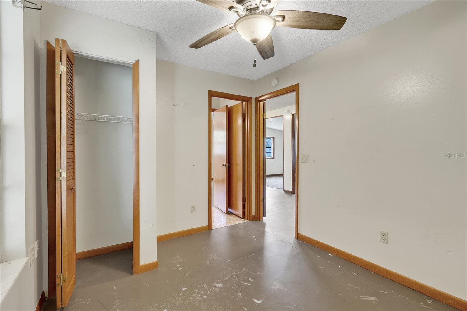 Single Family Residence at 11411 HUGGINS ST, LEESBURG, photo 18 of 39