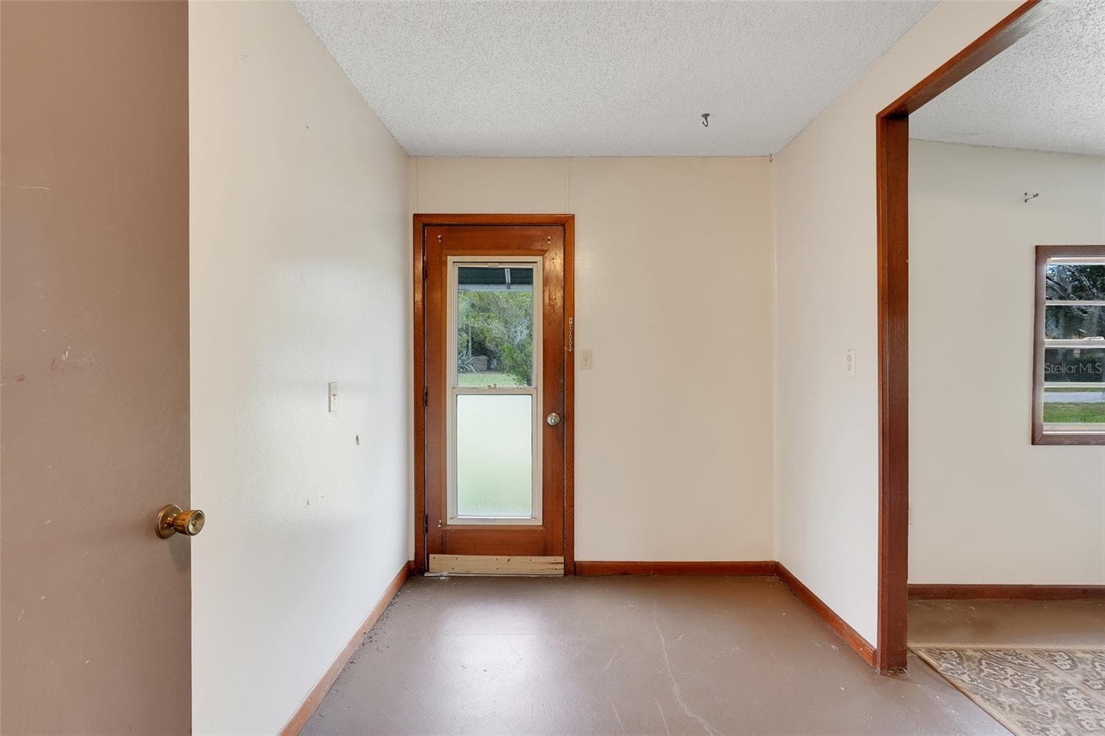 Single Family Residence at 11411 HUGGINS ST, LEESBURG, photo 13 of 39