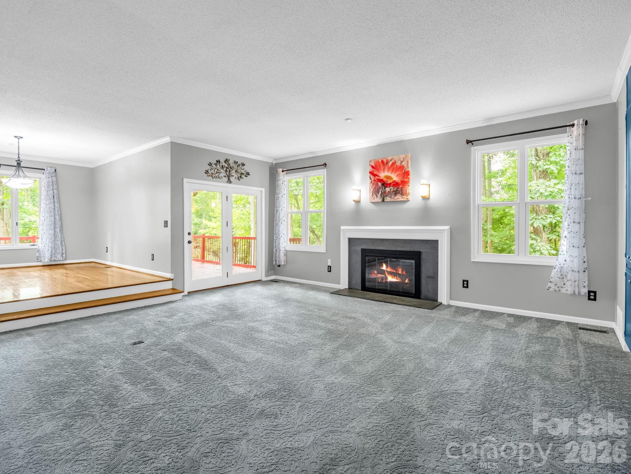 Large sunken living room, leads to covered deck - Shelby