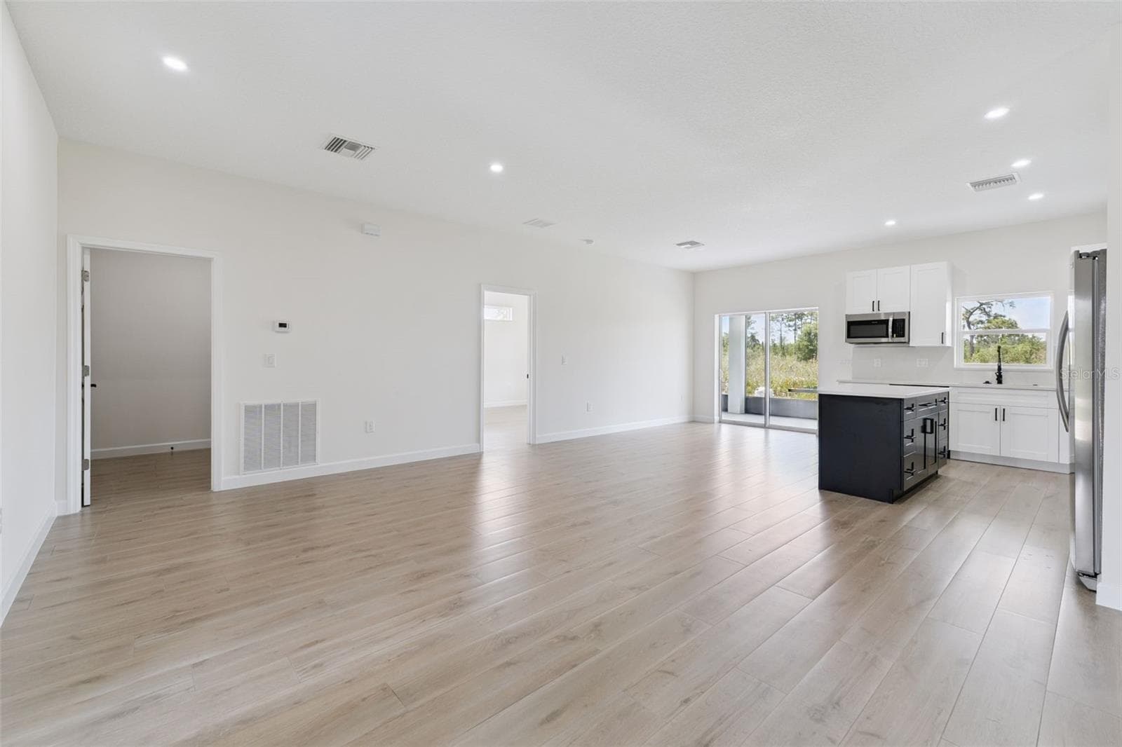 Single Family Residence at 7435 CASILLA ST, SEBRING, photo 8 of 28