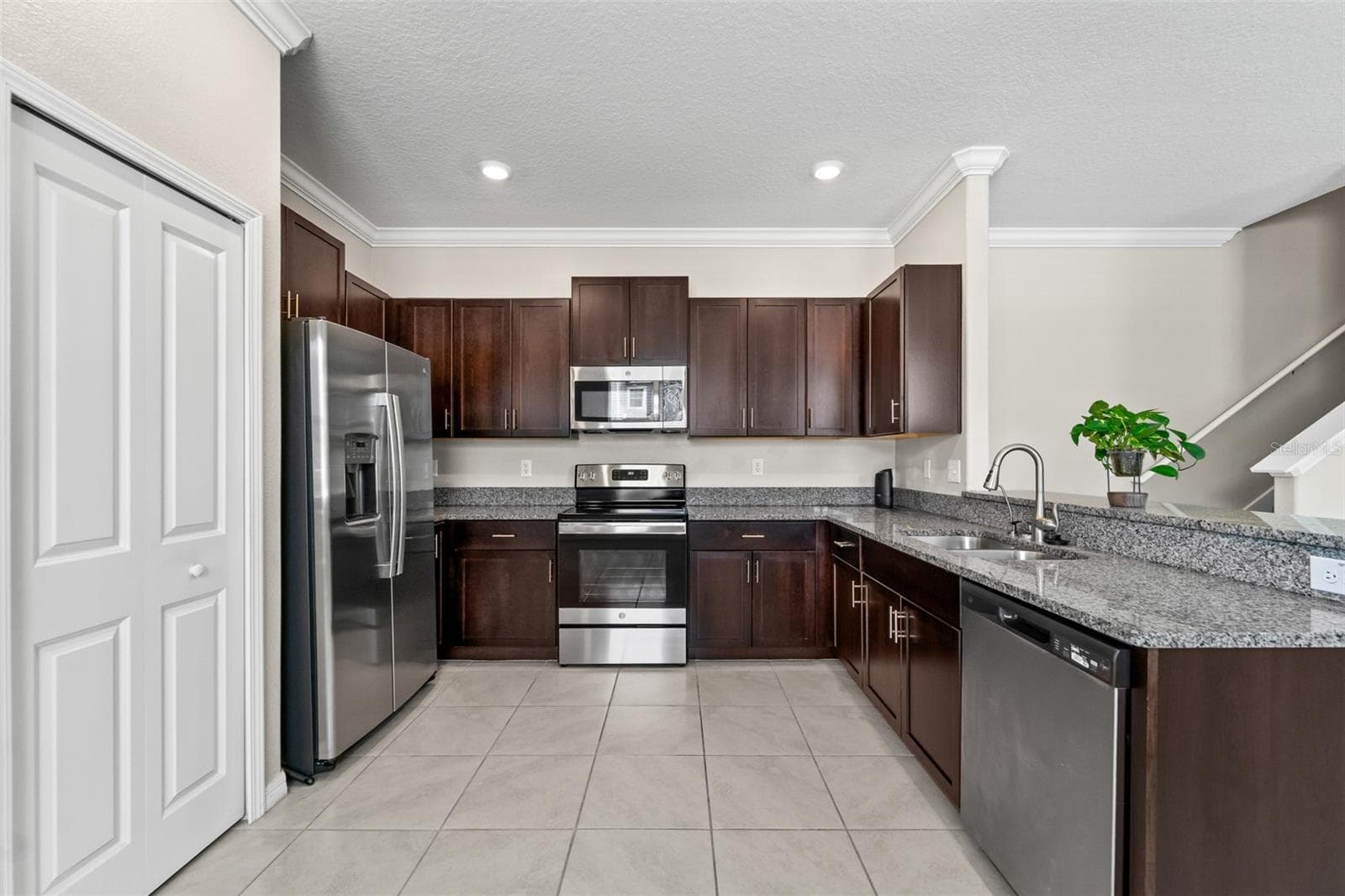 Townhouse at 2188 CERULEAN SKY DR, LUTZ, photo 5 of 35