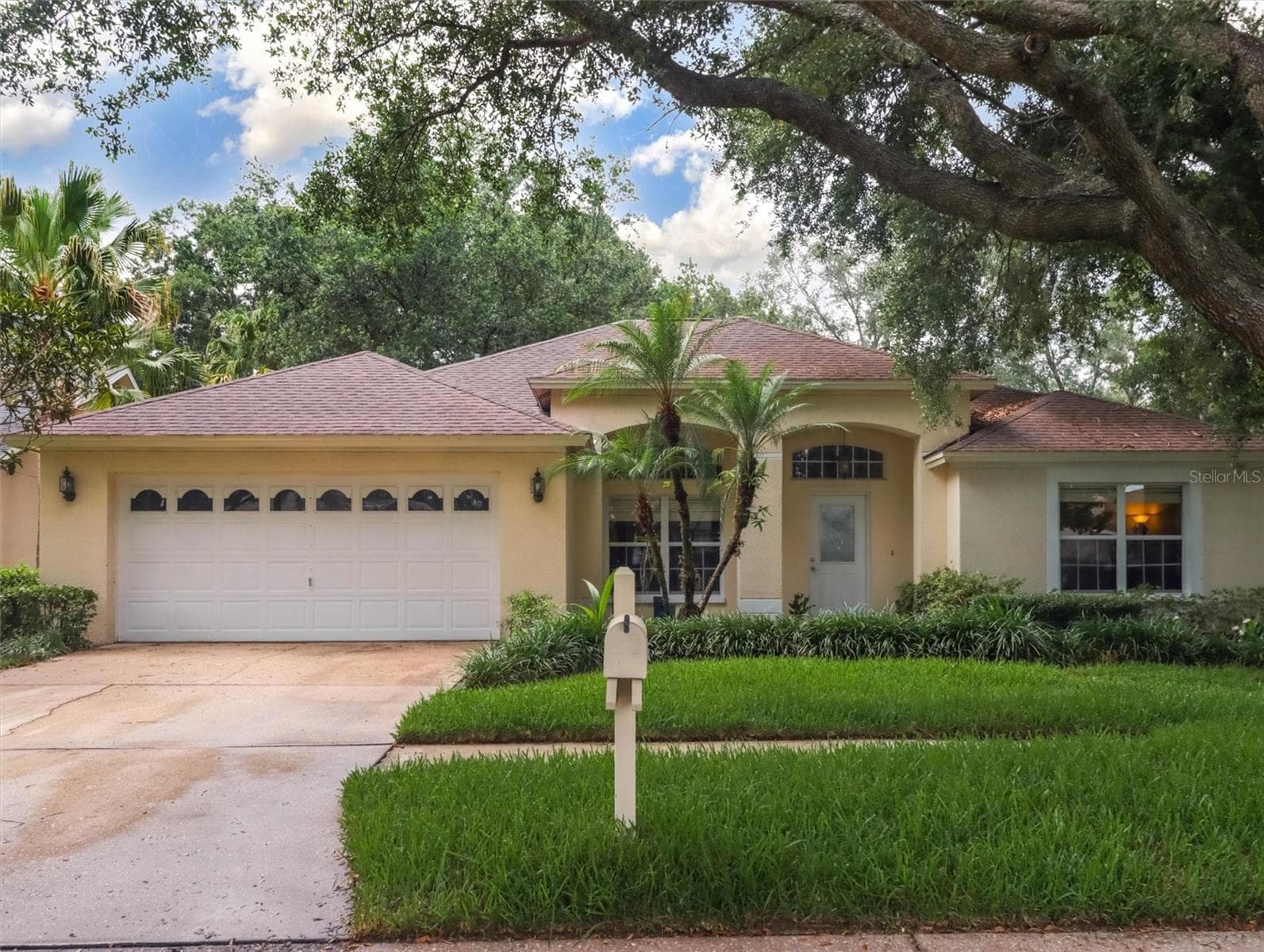 Single Family Residence at 10110 WHISPER POINTE DR, TAMPA, photo 2 of 53