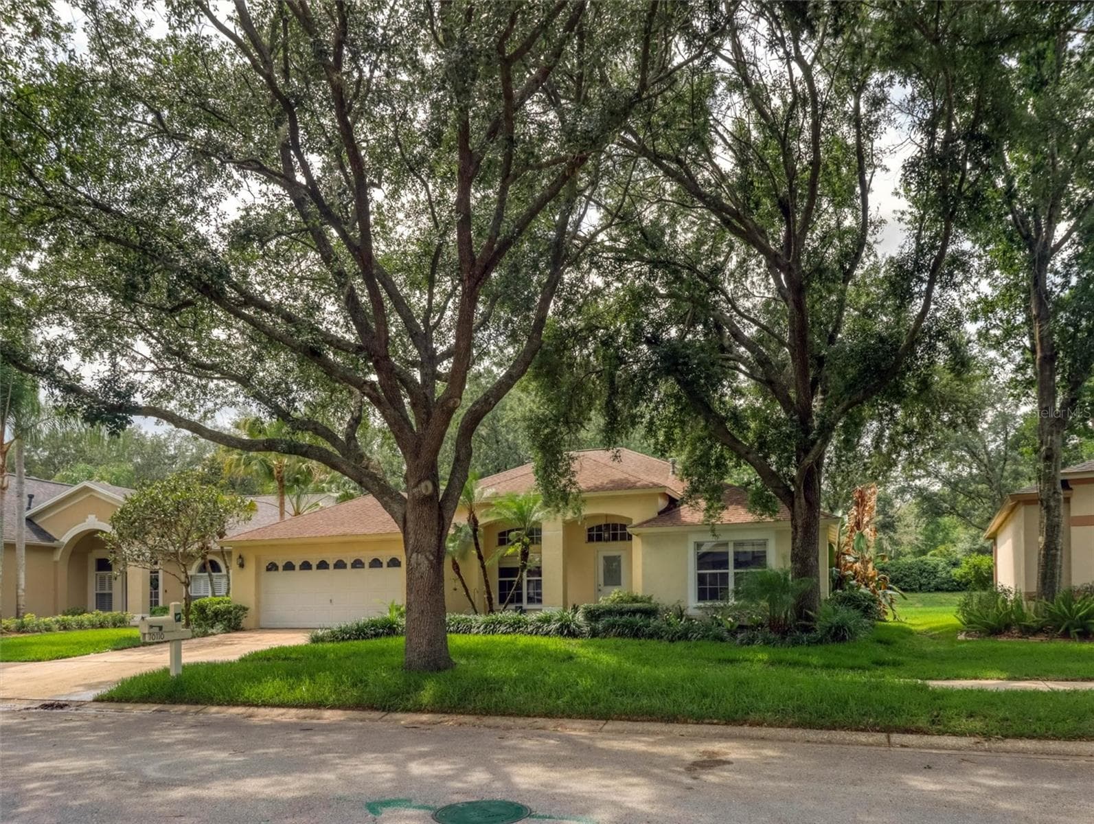 Single Family Residence at 10110 WHISPER POINTE DR, TAMPA, photo 4 of 53