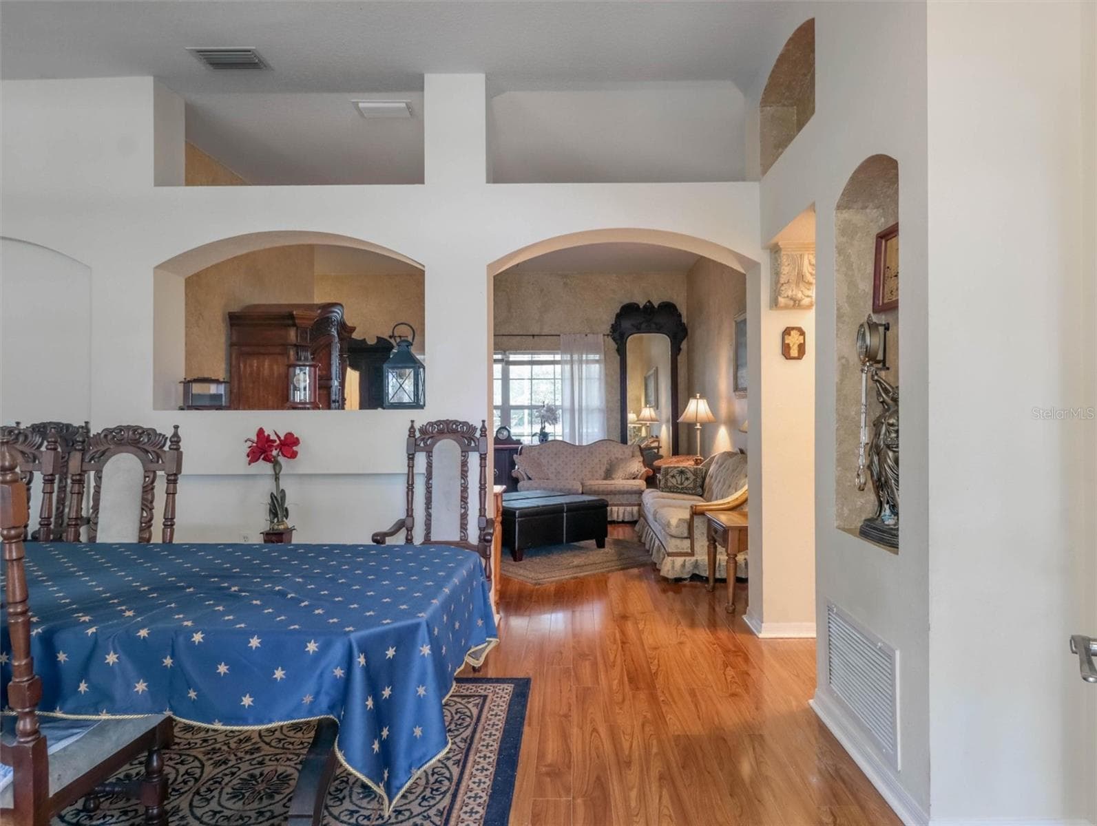 Single Family Residence at 10110 WHISPER POINTE DR, TAMPA, photo 8 of 53
