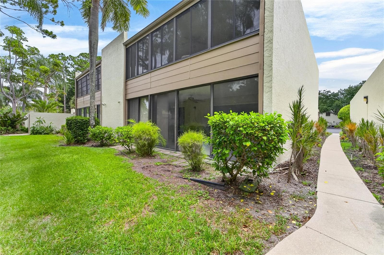Condominium at 593 LAKESIDE DR #593, BRADENTON, photo 12 of 72