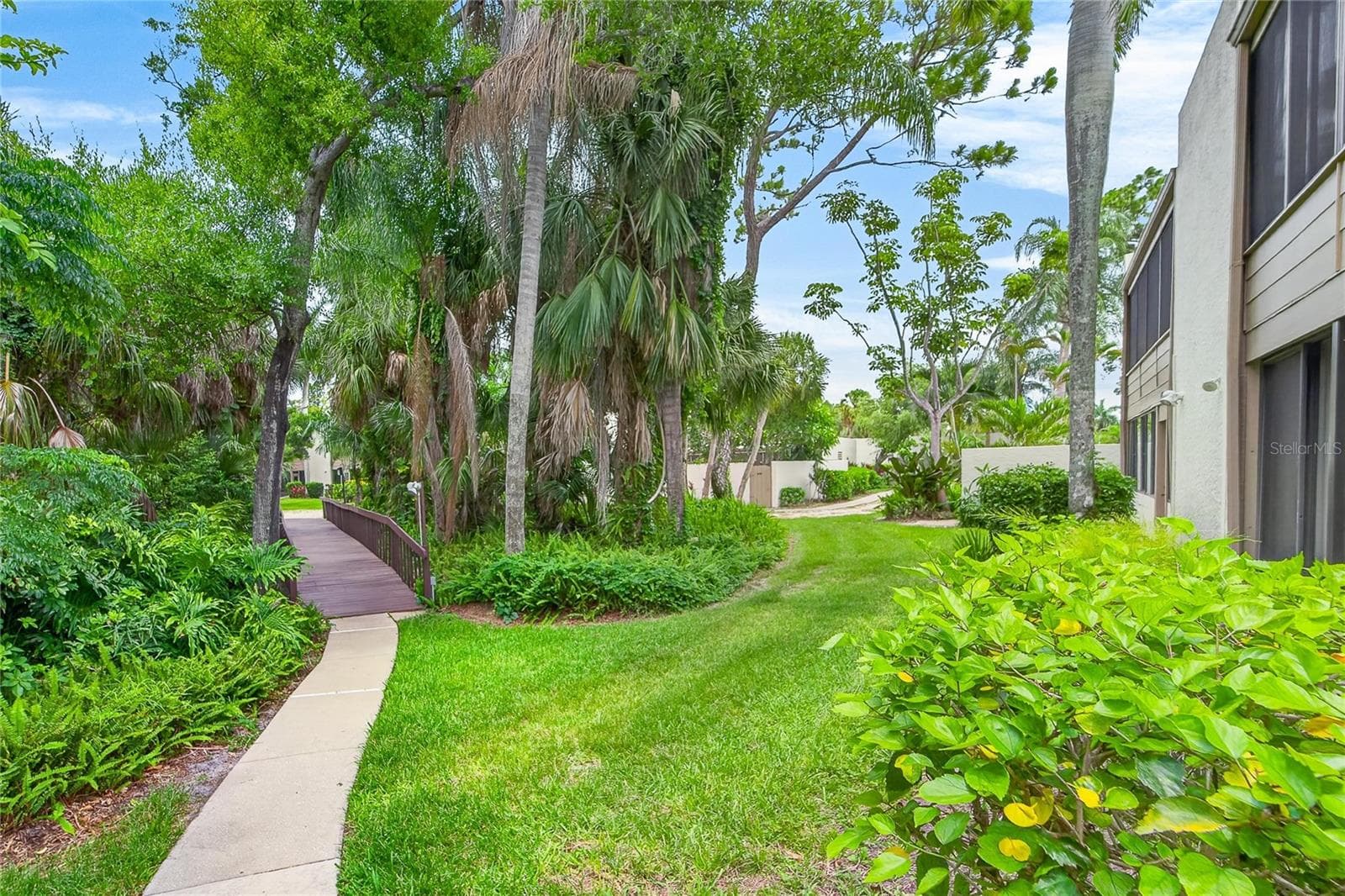 Condominium at 593 LAKESIDE DR #593, BRADENTON, photo 13 of 72
