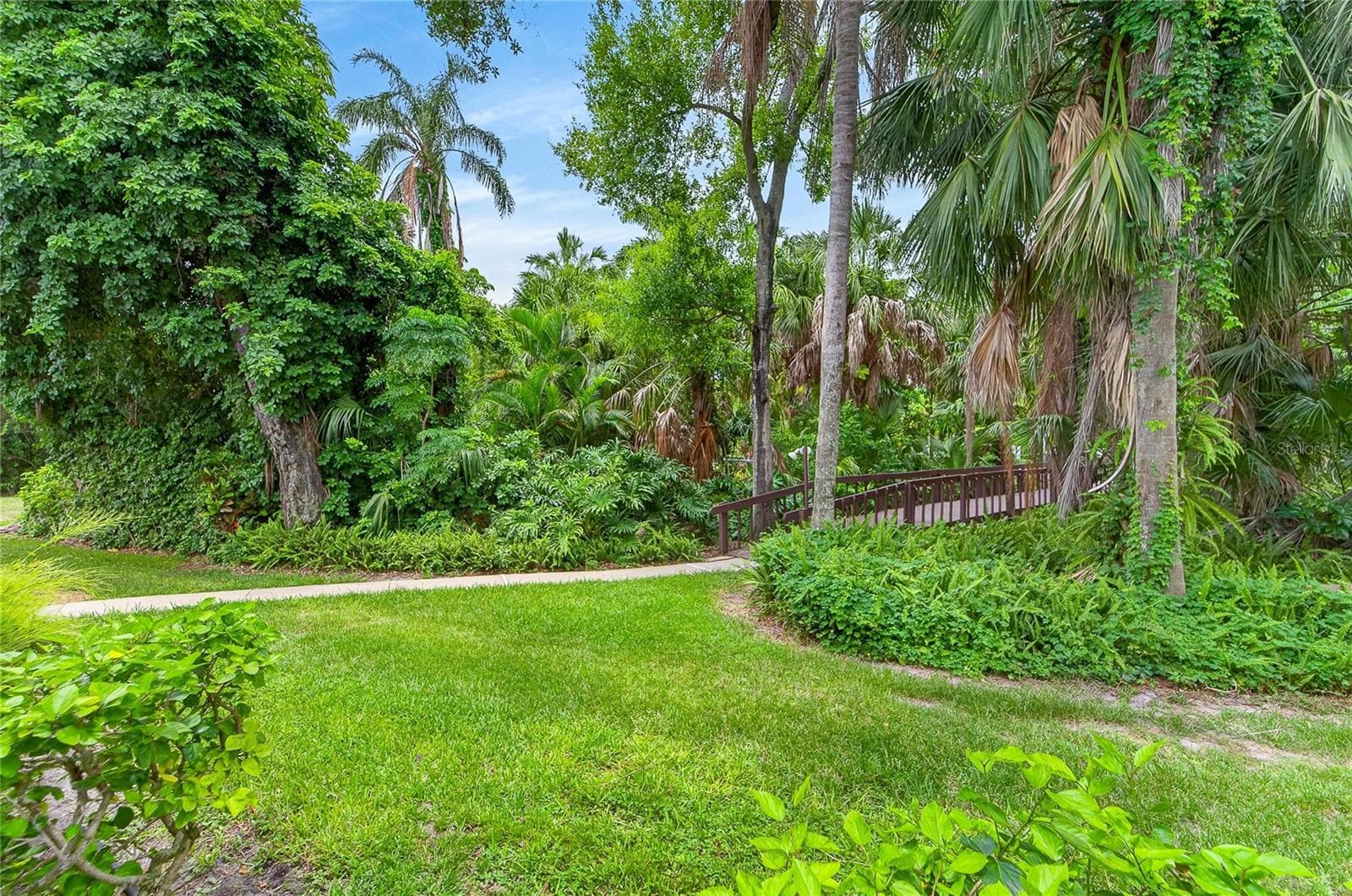 Condominium at 593 LAKESIDE DR #593, BRADENTON, photo 16 of 72