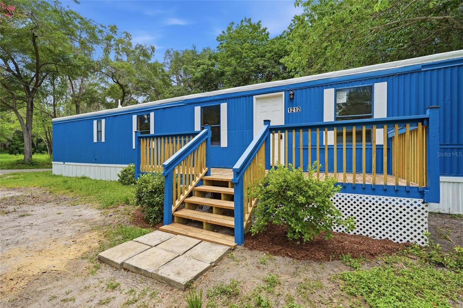Manufactured Home at 1212 NE 1ST AVE, WILLISTON, photo 4 of 28