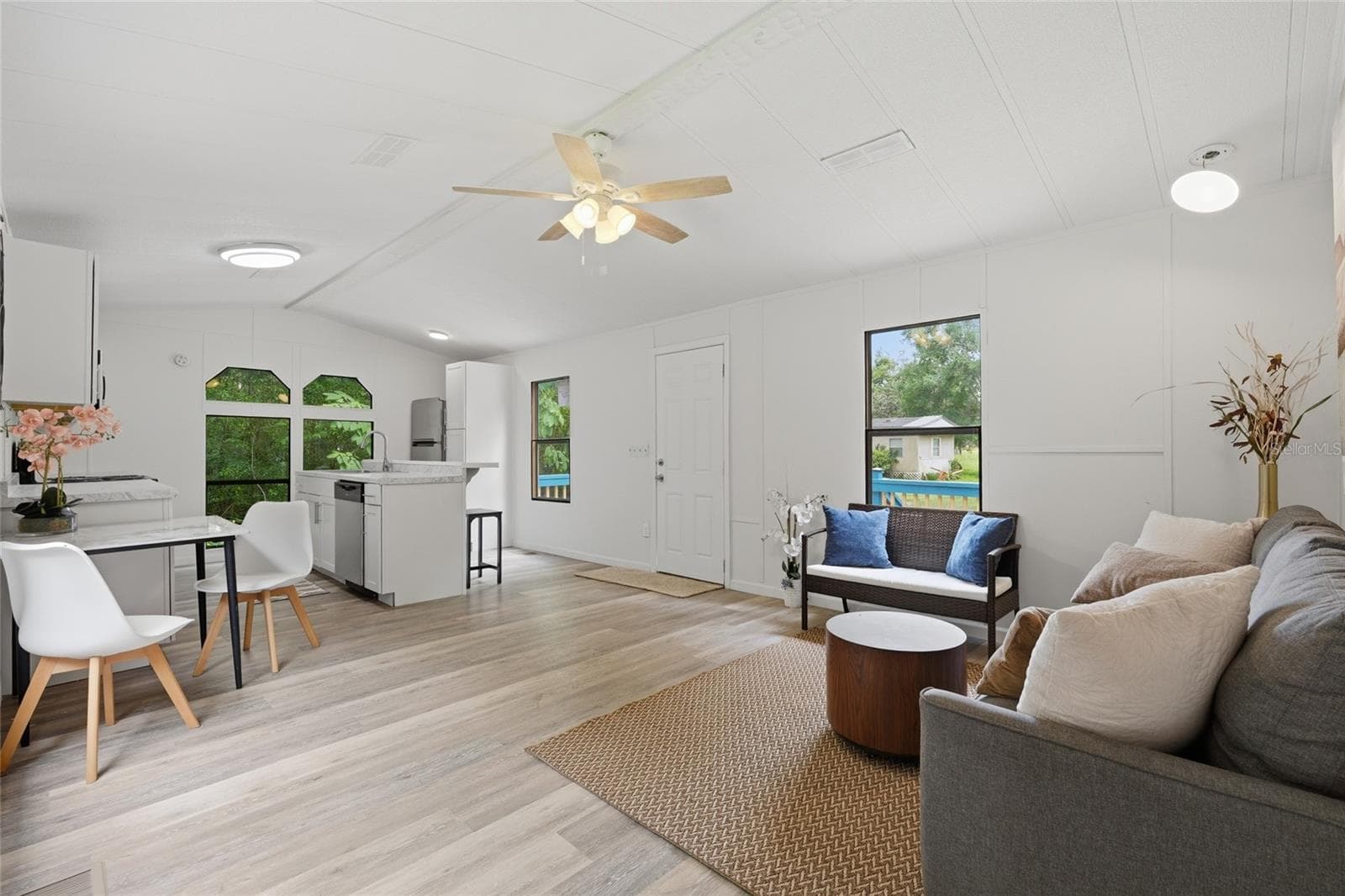 Manufactured Home at 1212 NE 1ST AVE, WILLISTON, photo 7 of 28