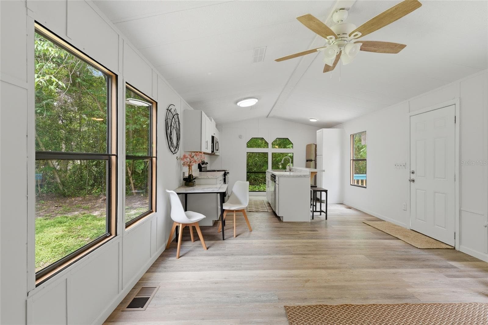 Manufactured Home at 1212 NE 1ST AVE, WILLISTON, photo 10 of 28