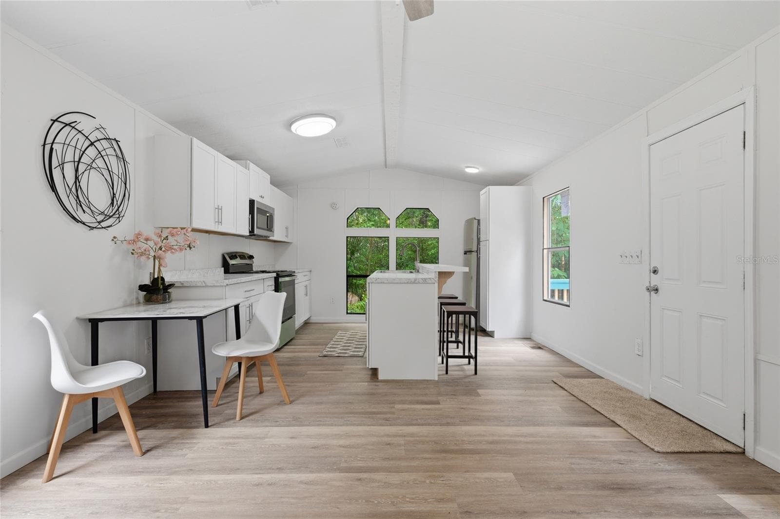 Manufactured Home at 1212 NE 1ST AVE, WILLISTON, photo 11 of 28