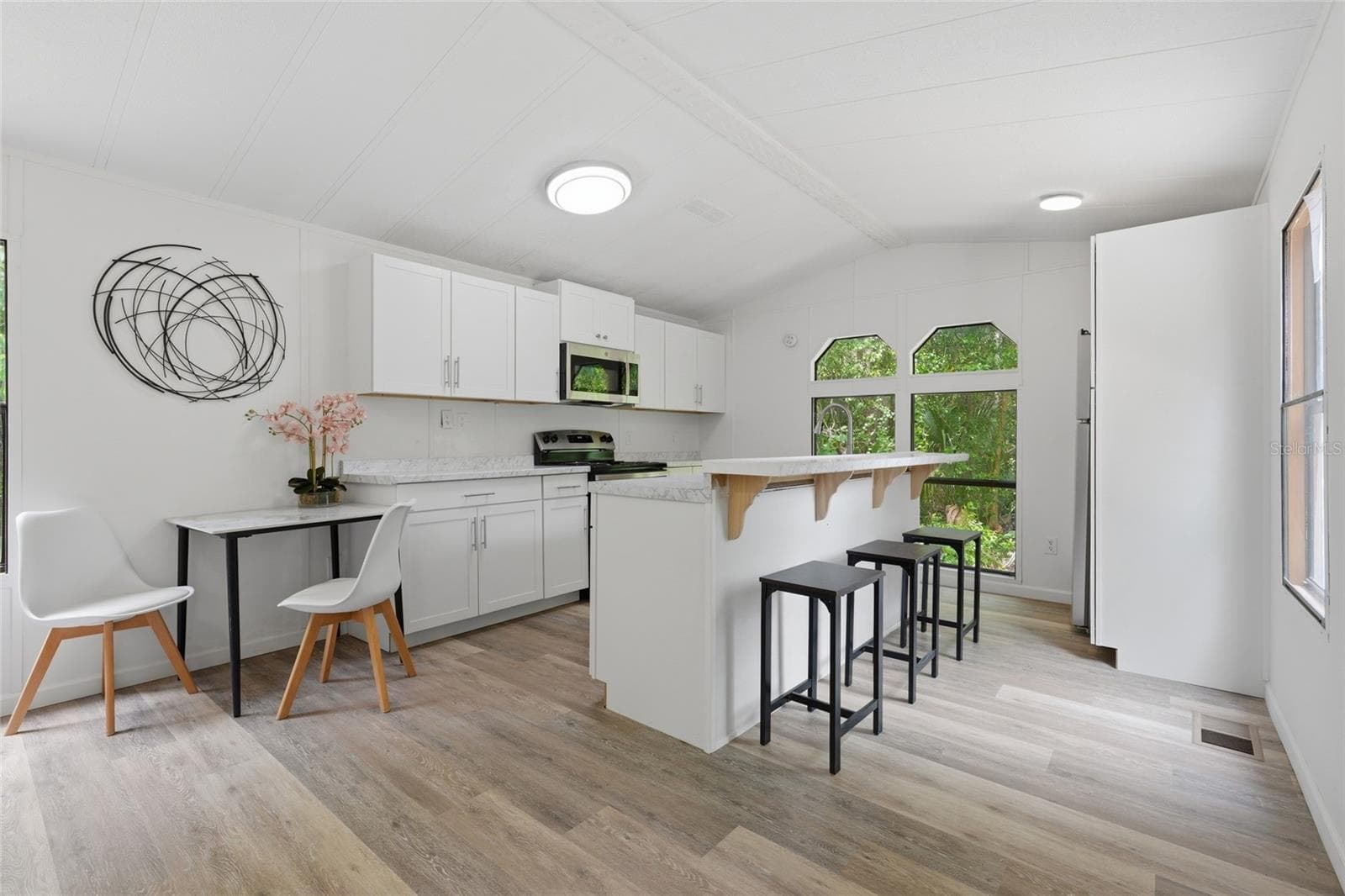 Manufactured Home at 1212 NE 1ST AVE, WILLISTON, photo 12 of 28