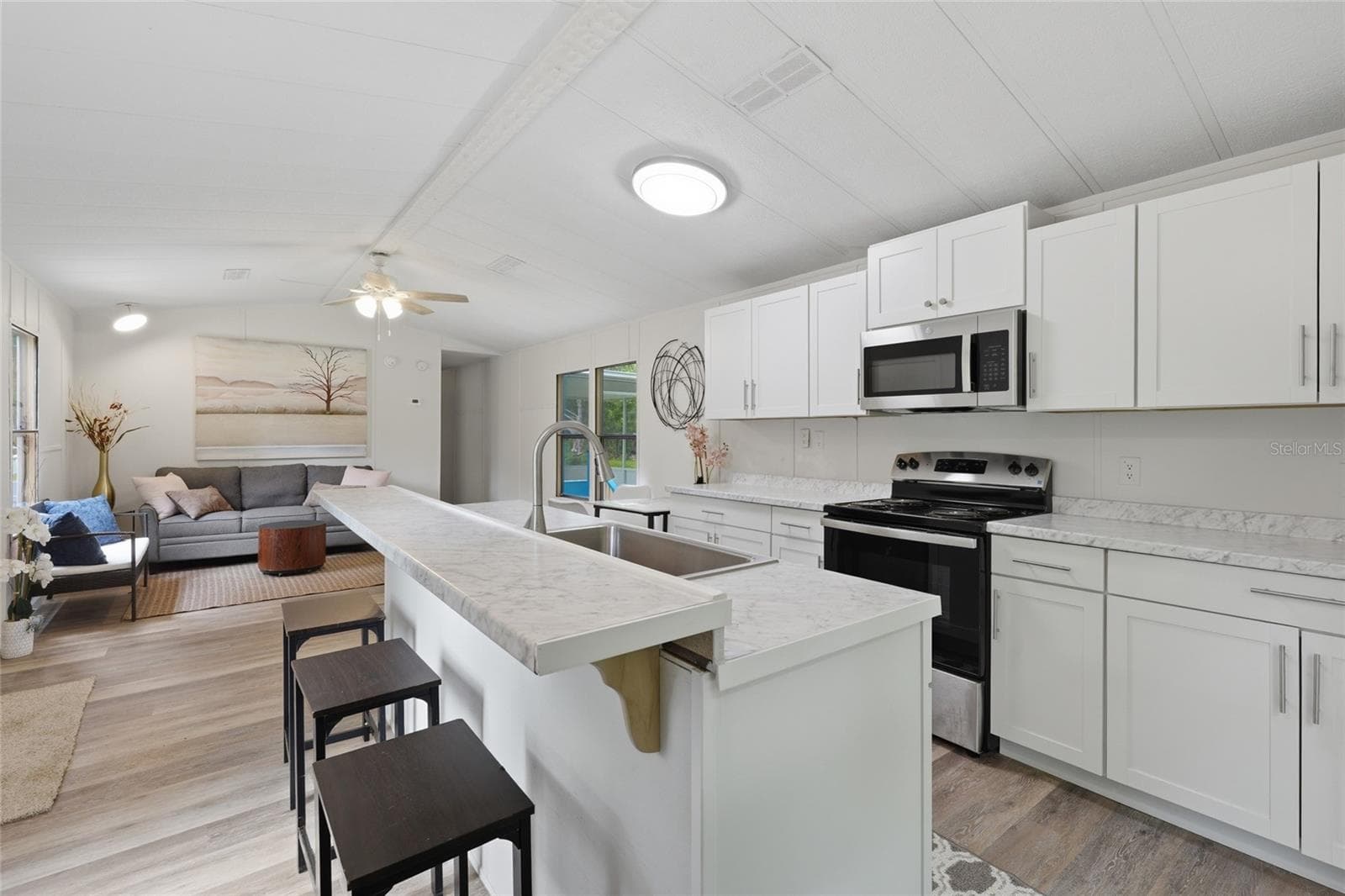 Manufactured Home at 1212 NE 1ST AVE, WILLISTON, photo 13 of 28
