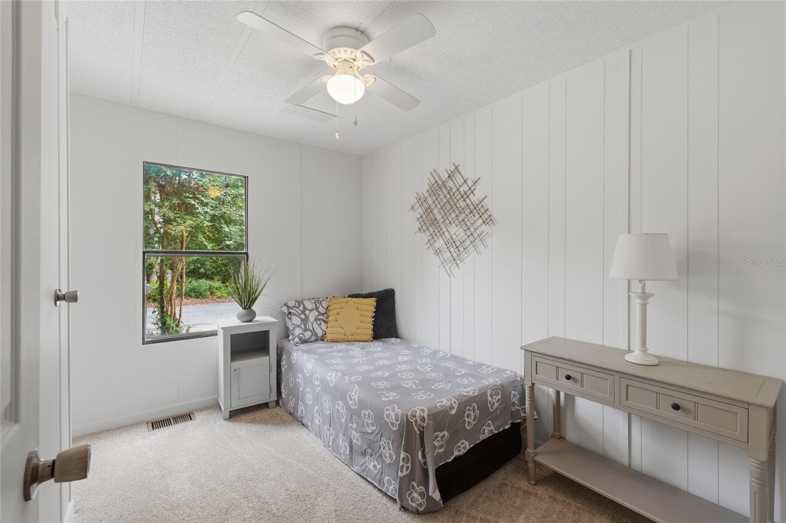 Manufactured Home at 1212 NE 1ST AVE, WILLISTON, photo 21 of 28