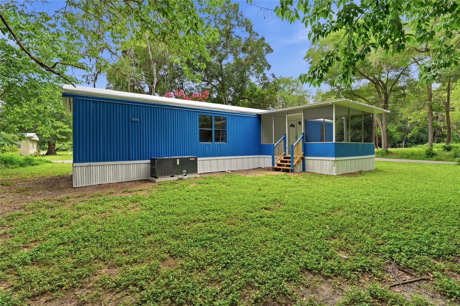 Manufactured Home at 1212 NE 1ST AVE, WILLISTON, photo 27 of 28