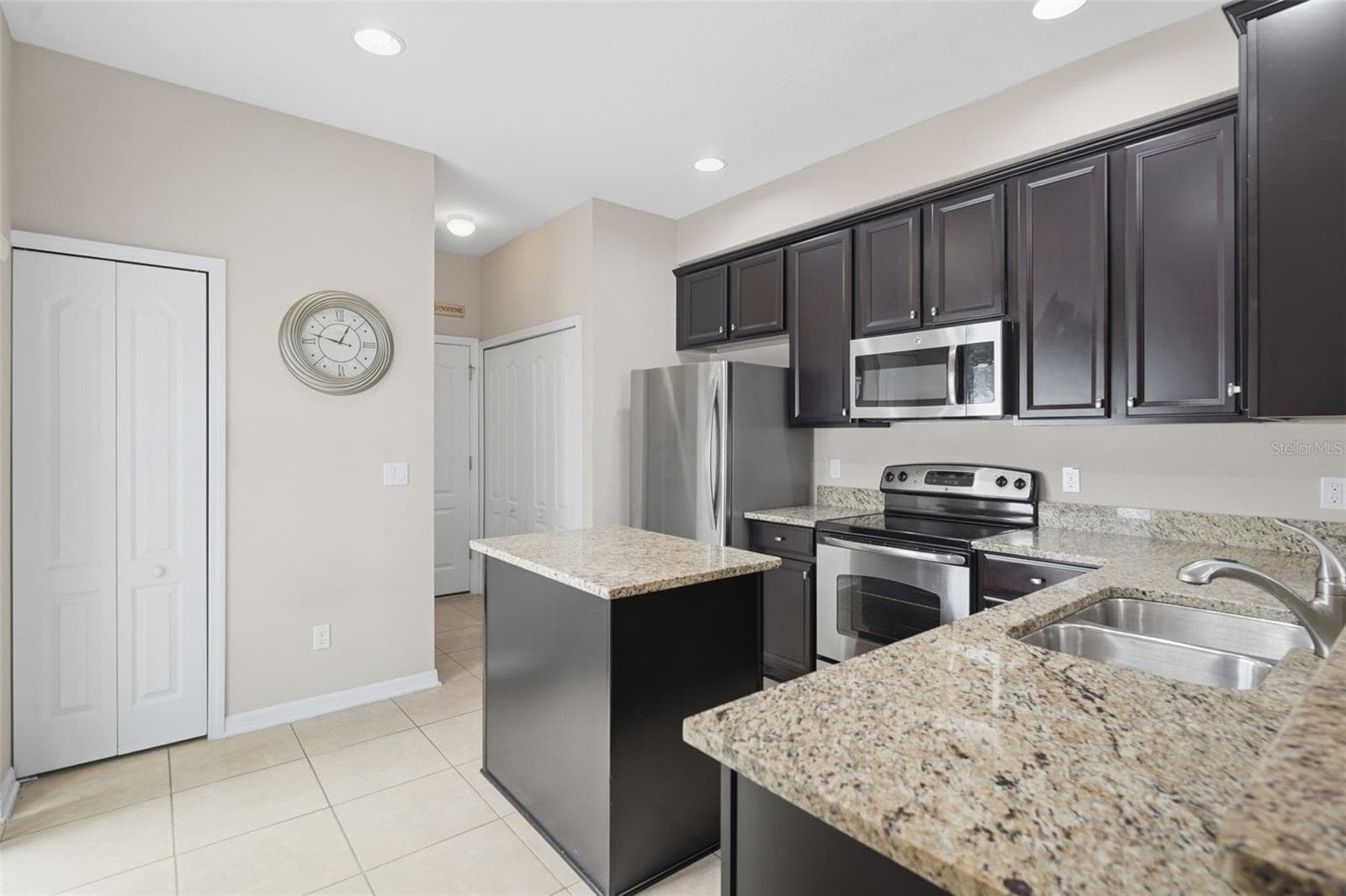 Townhouse at 556 JUNIPER SPRINGS DR, GROVELAND, photo 10 of 40