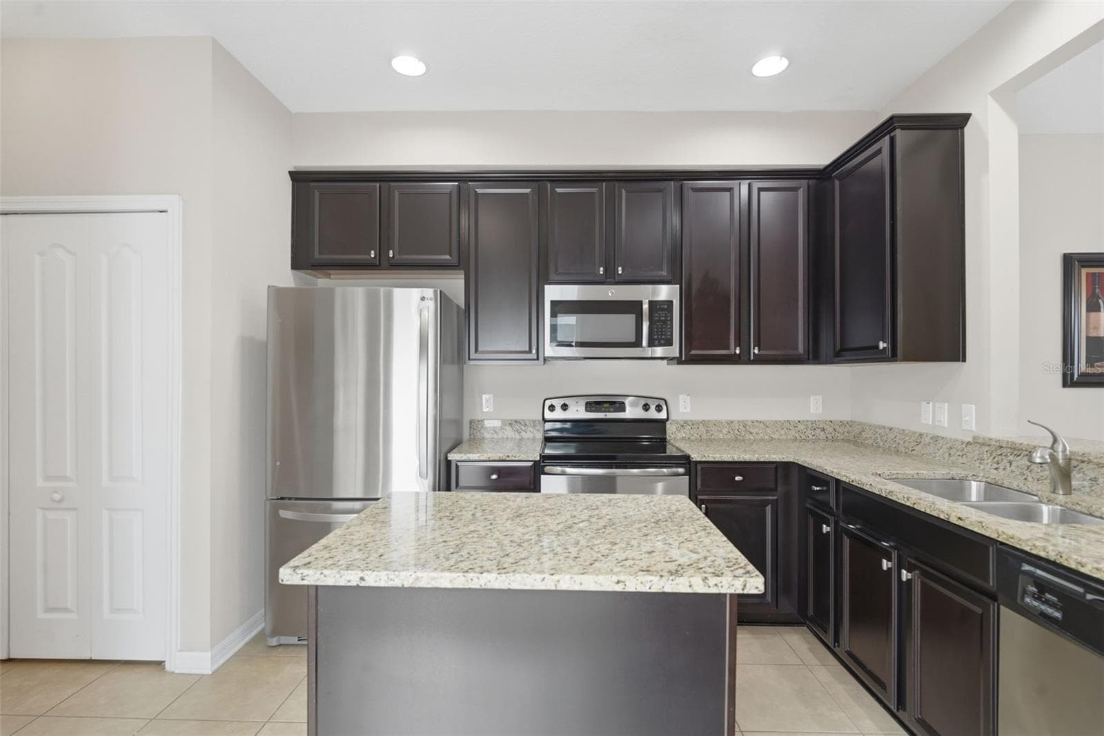 Townhouse at 556 JUNIPER SPRINGS DR, GROVELAND, photo 11 of 40