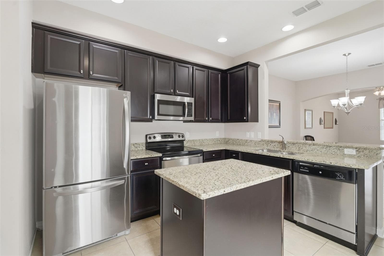 Townhouse at 556 JUNIPER SPRINGS DR, GROVELAND, photo 12 of 40
