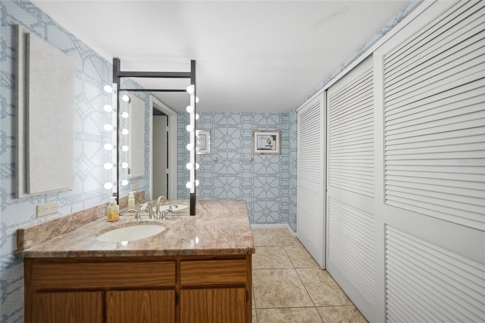 Master vanity. - 3230 SOUTHSHORE DR #34A, PUNTA GORDA