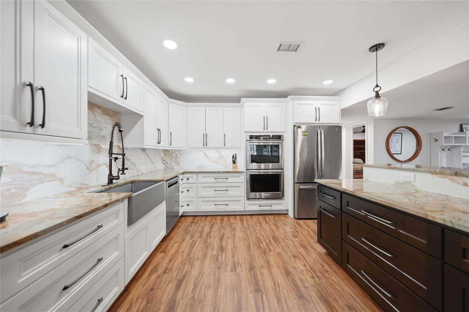 Beautiful granite counters and blended quartz backsplash. - 3230 SOUTHSHORE DR #34A, PUNTA GORDA