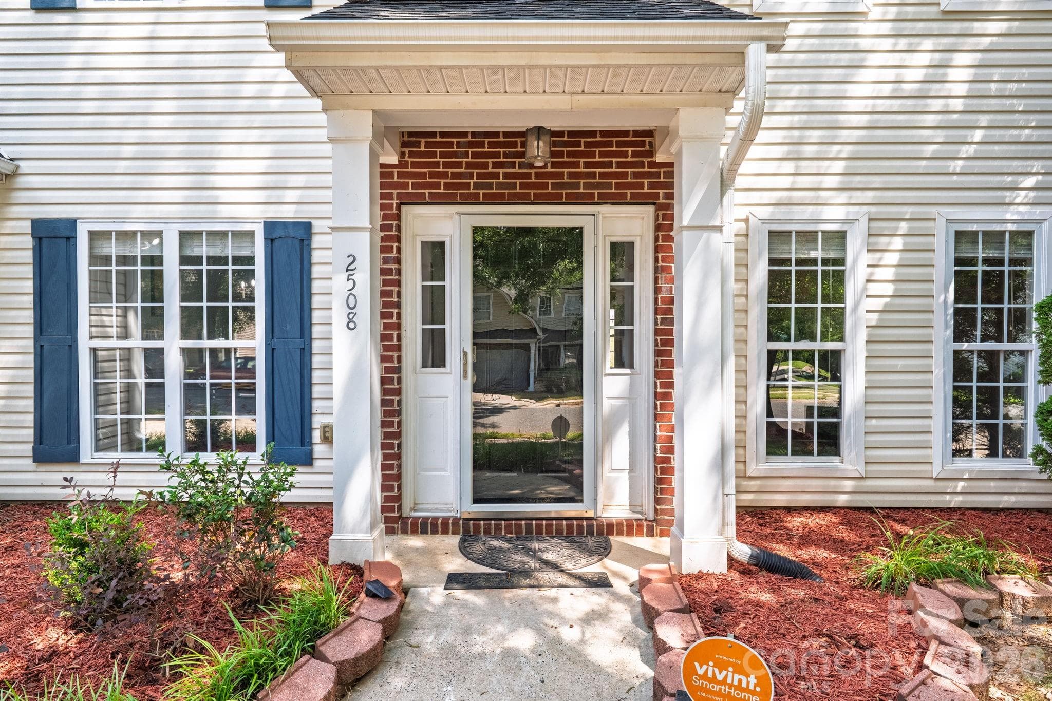 Single Family Residence at 2508 OAKDALE CREEK Lane, Charlotte, photo 5 of 39