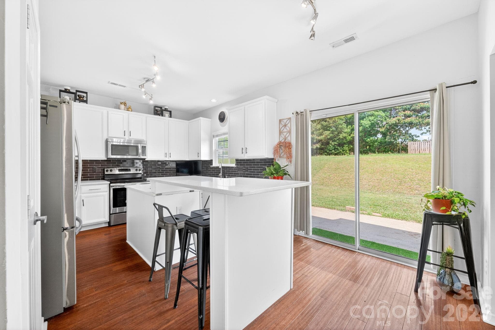 Single Family Residence at 2508 OAKDALE CREEK Lane, Charlotte, photo 14 of 39