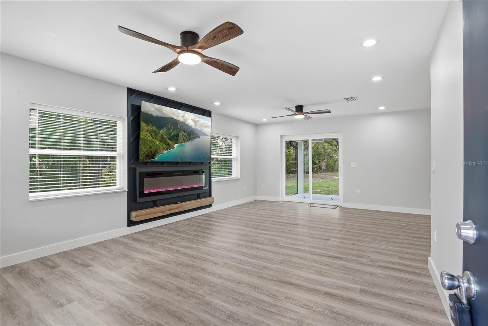 Single Family Residence at 31848 HEDGEROW DR, WESLEY CHAPEL, photo 9 of 72