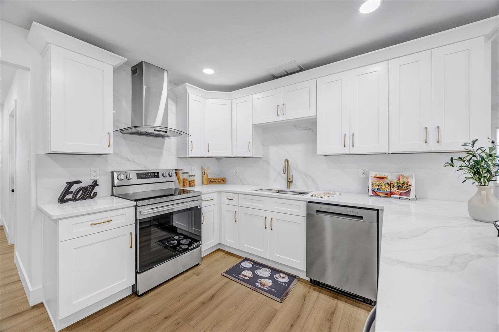 Kitchen - 22369 SOUTHSHORE DR, LAND O LAKES