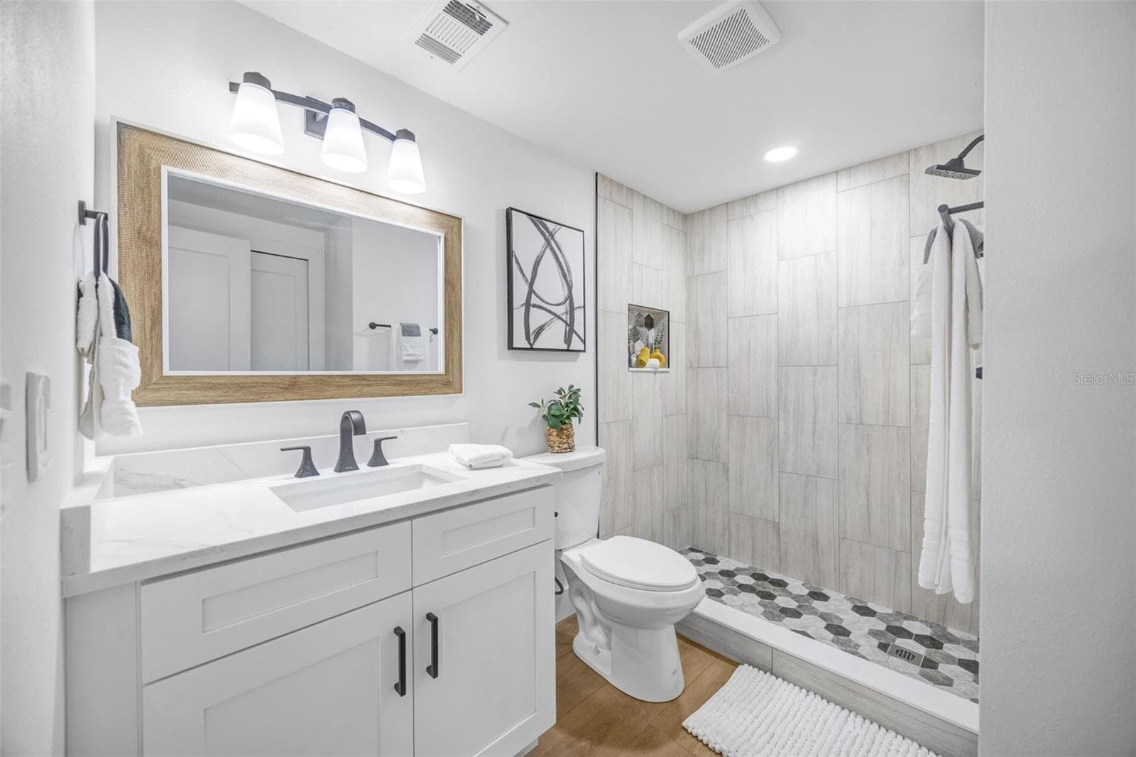 Bathroom 1 - 22369 SOUTHSHORE DR, LAND O LAKES