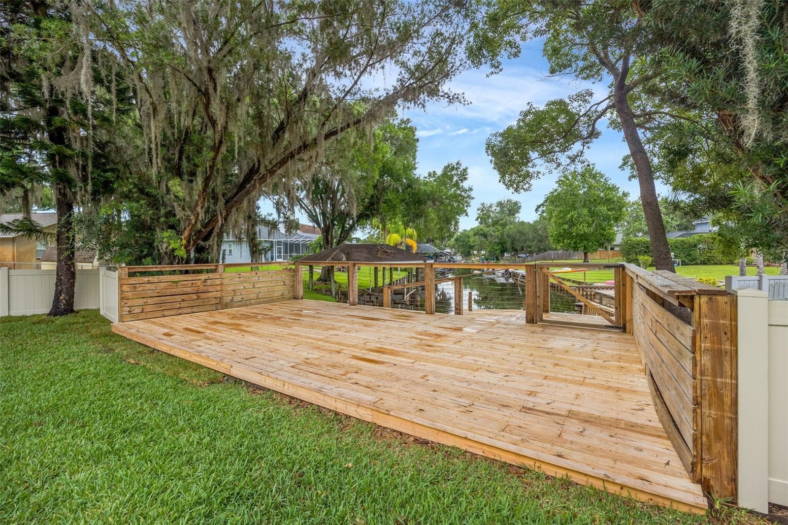 Canal Dock - 22369 SOUTHSHORE DR, LAND O LAKES