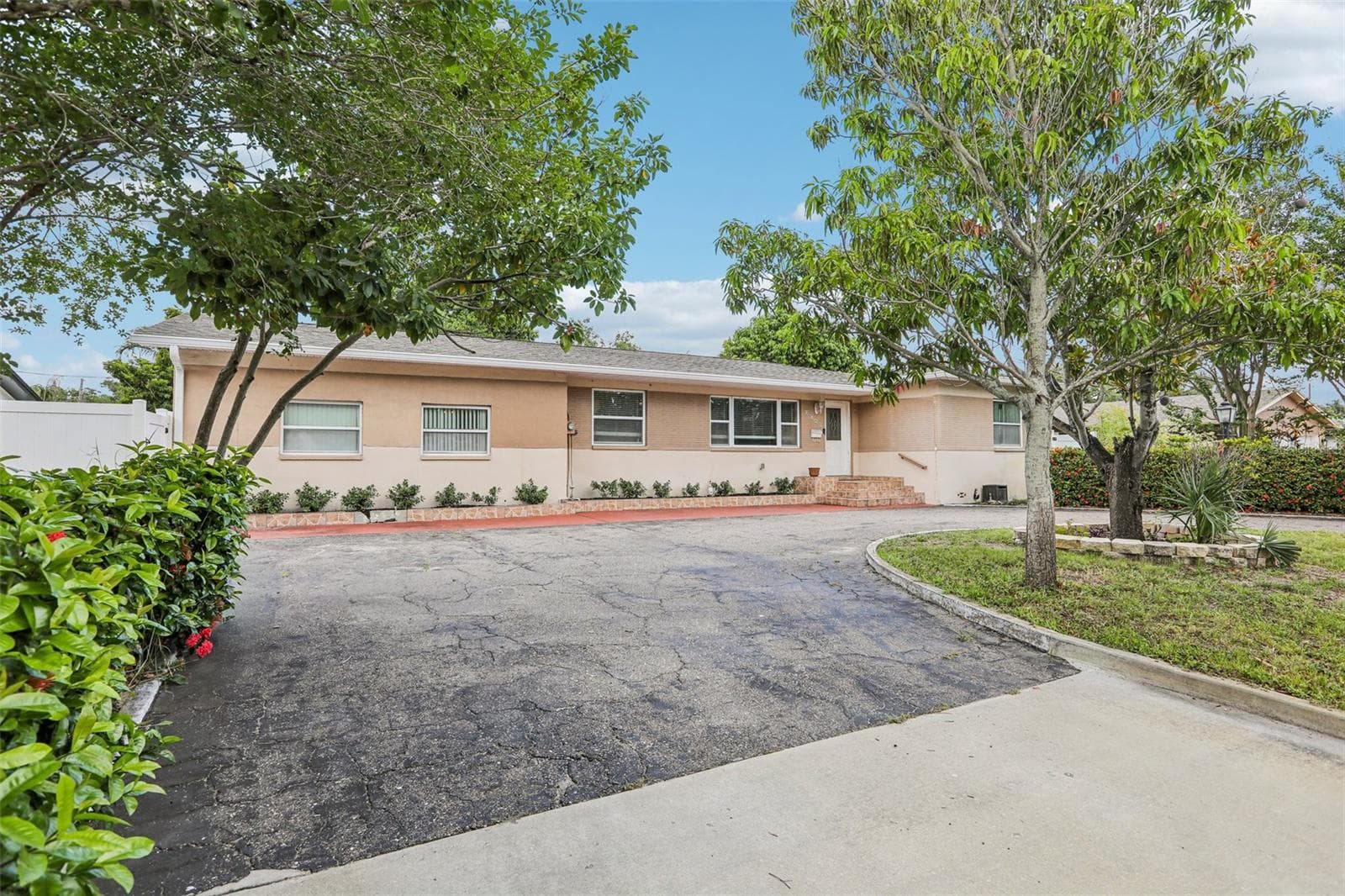 Single Family Residence at 2709 49TH ST N, ST PETERSBURG, photo 4 of 40