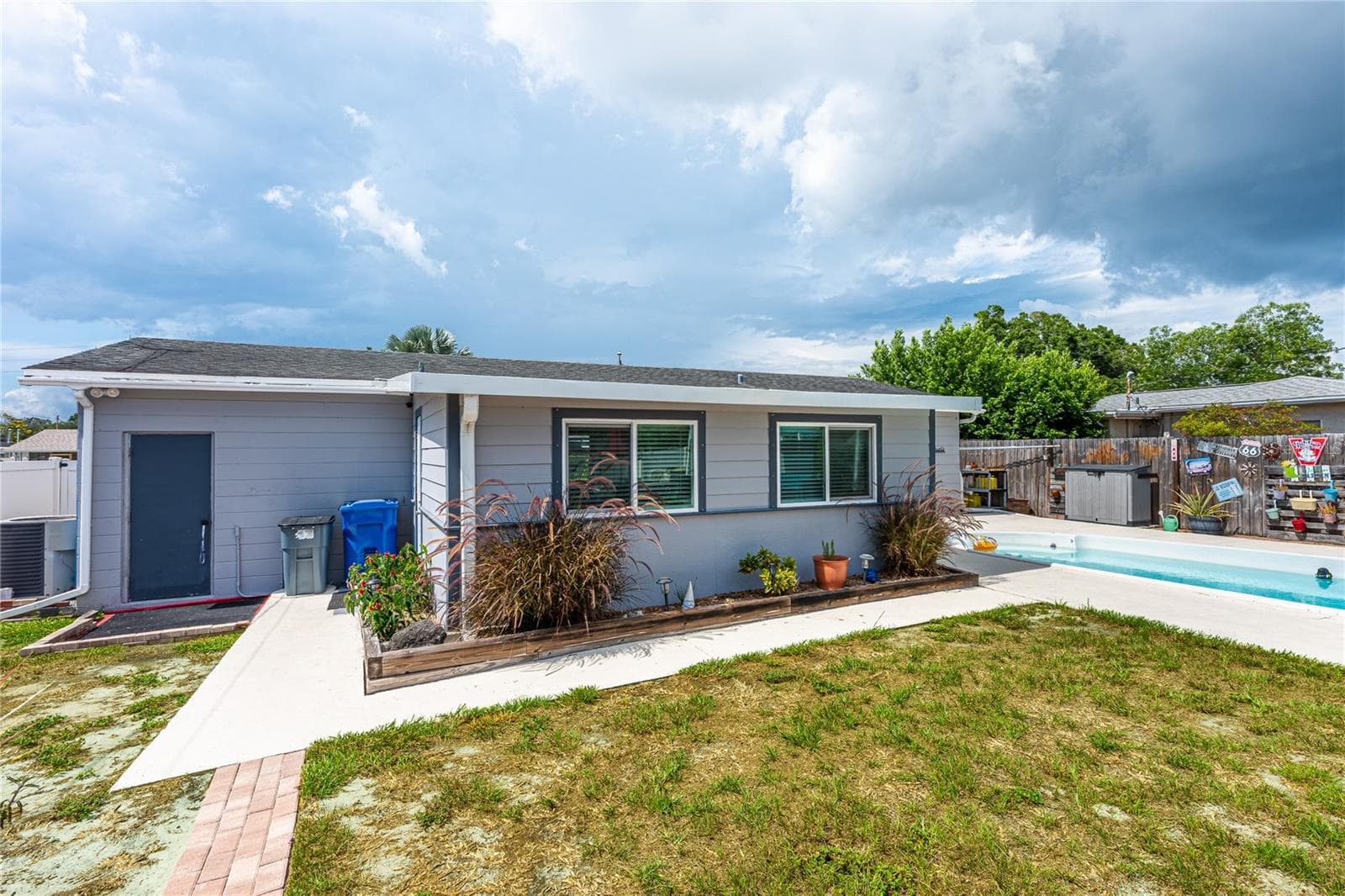 Single Family Residence at 5760 3RD AVE N, ST PETERSBURG, photo 10 of 51
