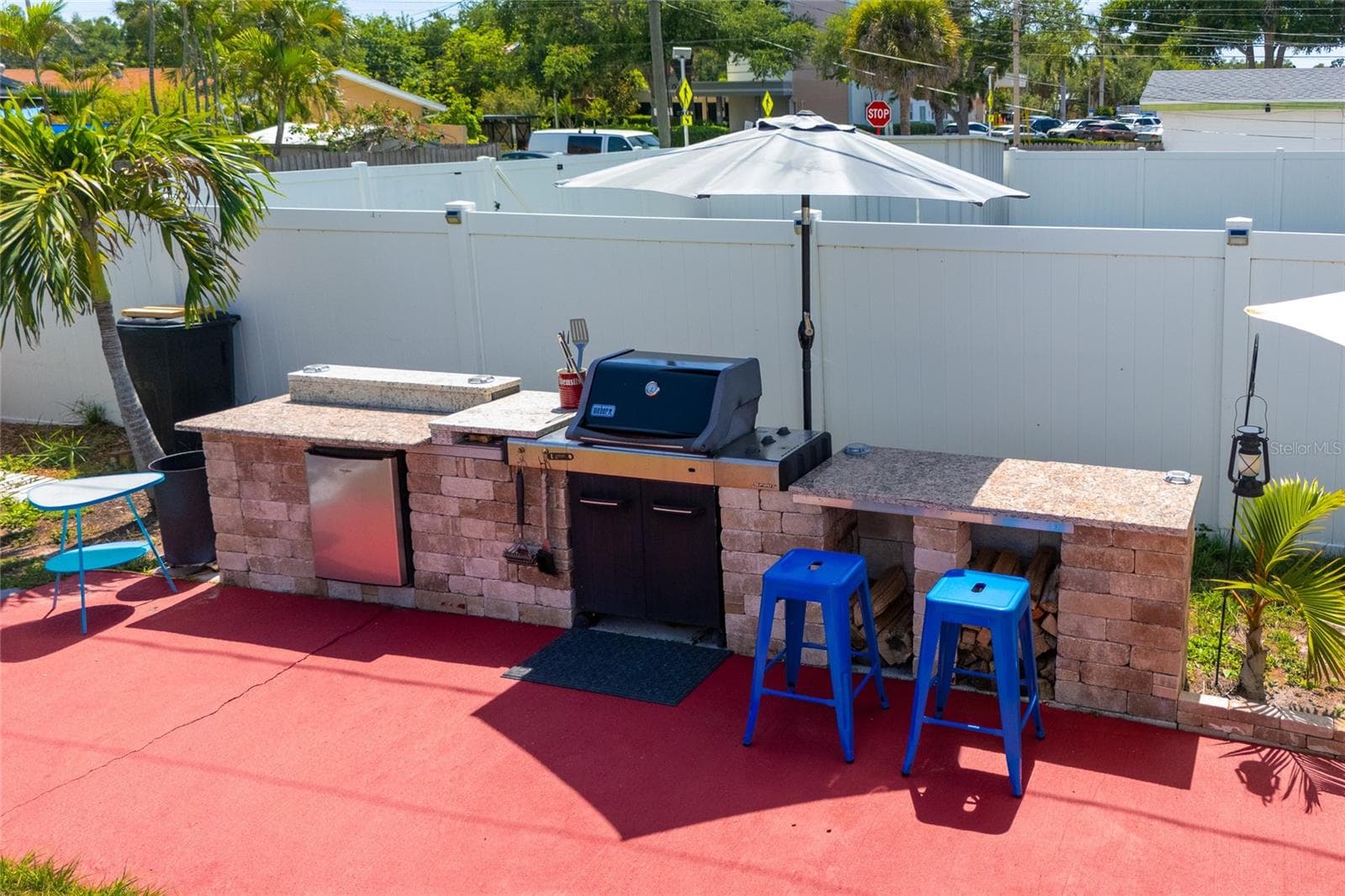 Outdoor Kitchen w/Small Fridge - 5760 3RD AVE N, ST PETERSBURG
