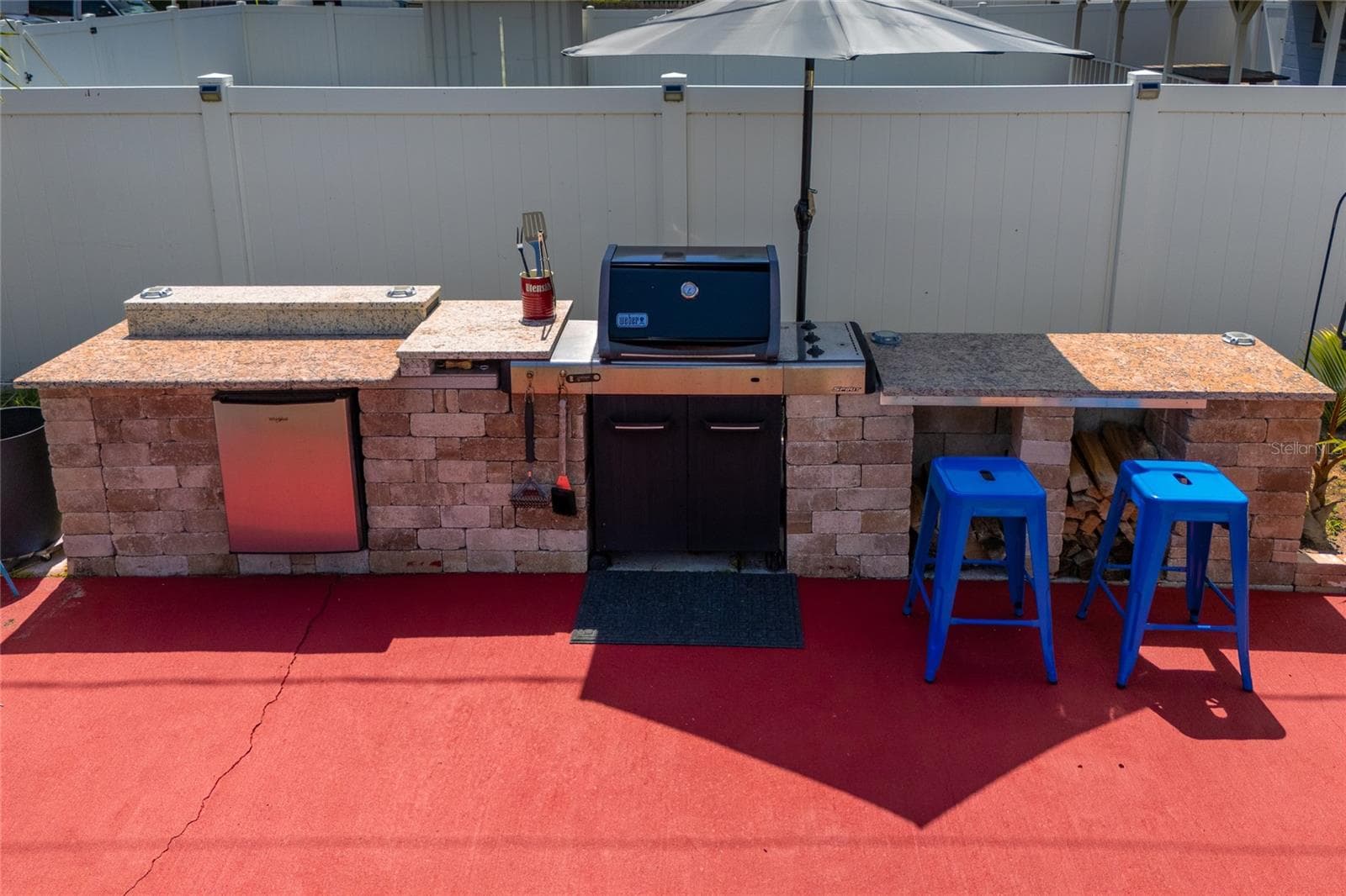 Outdoor Kitchen w/Small Fridge - 5760 3RD AVE N, ST PETERSBURG