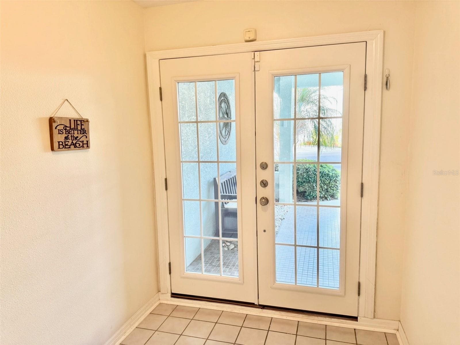 Townhouse at 603 GARLAND CIR, INDIAN ROCKS BEACH, photo 4 of 43
