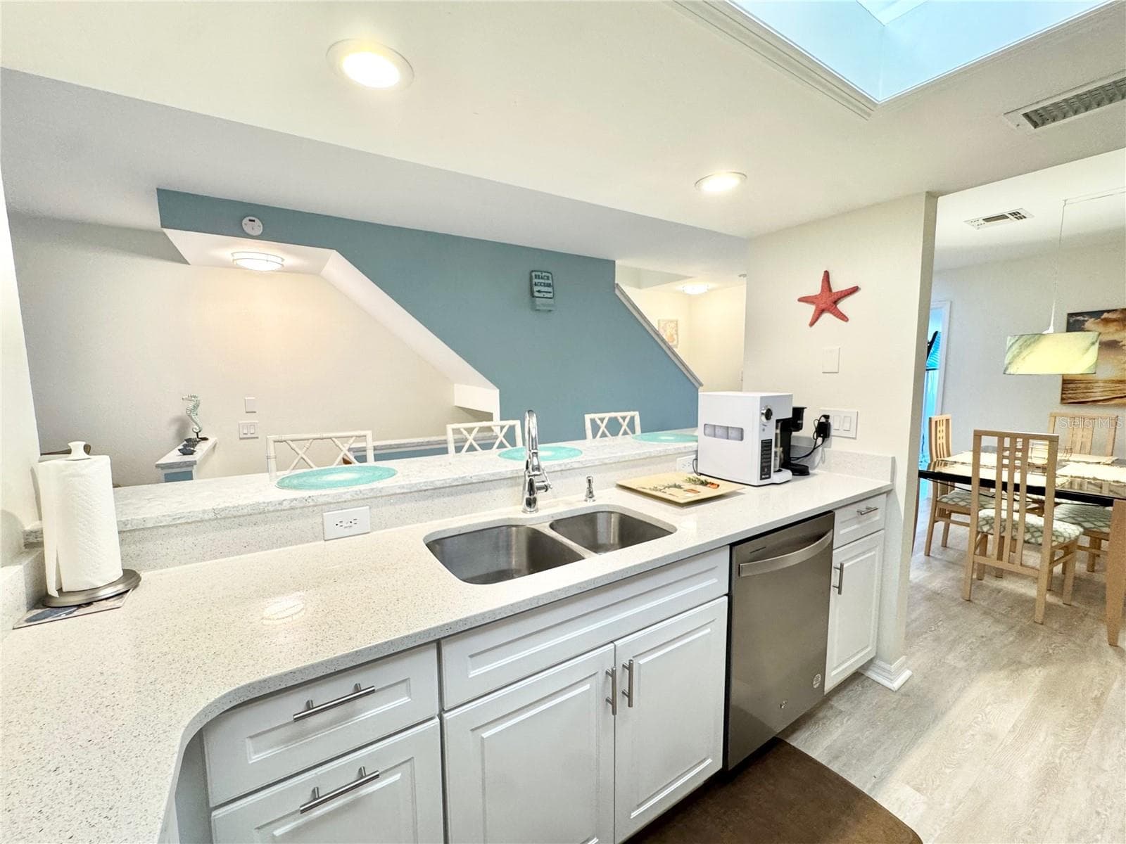 Townhouse at 603 GARLAND CIR, INDIAN ROCKS BEACH, photo 10 of 43