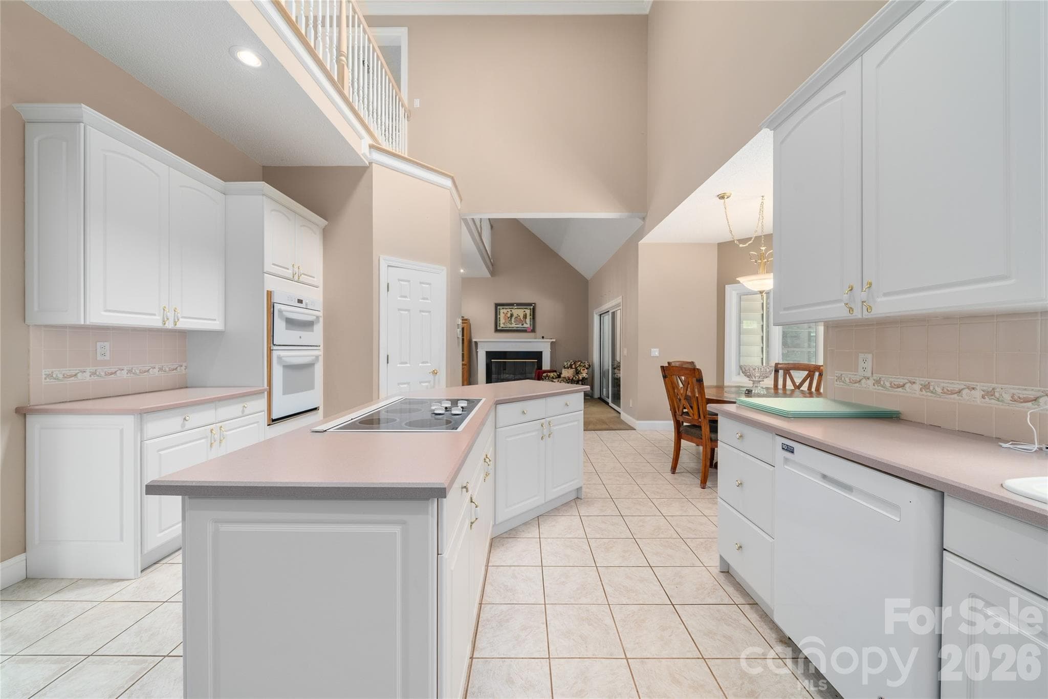 Kitchen island - 136 Rumbling Bald Road, Lake Lure