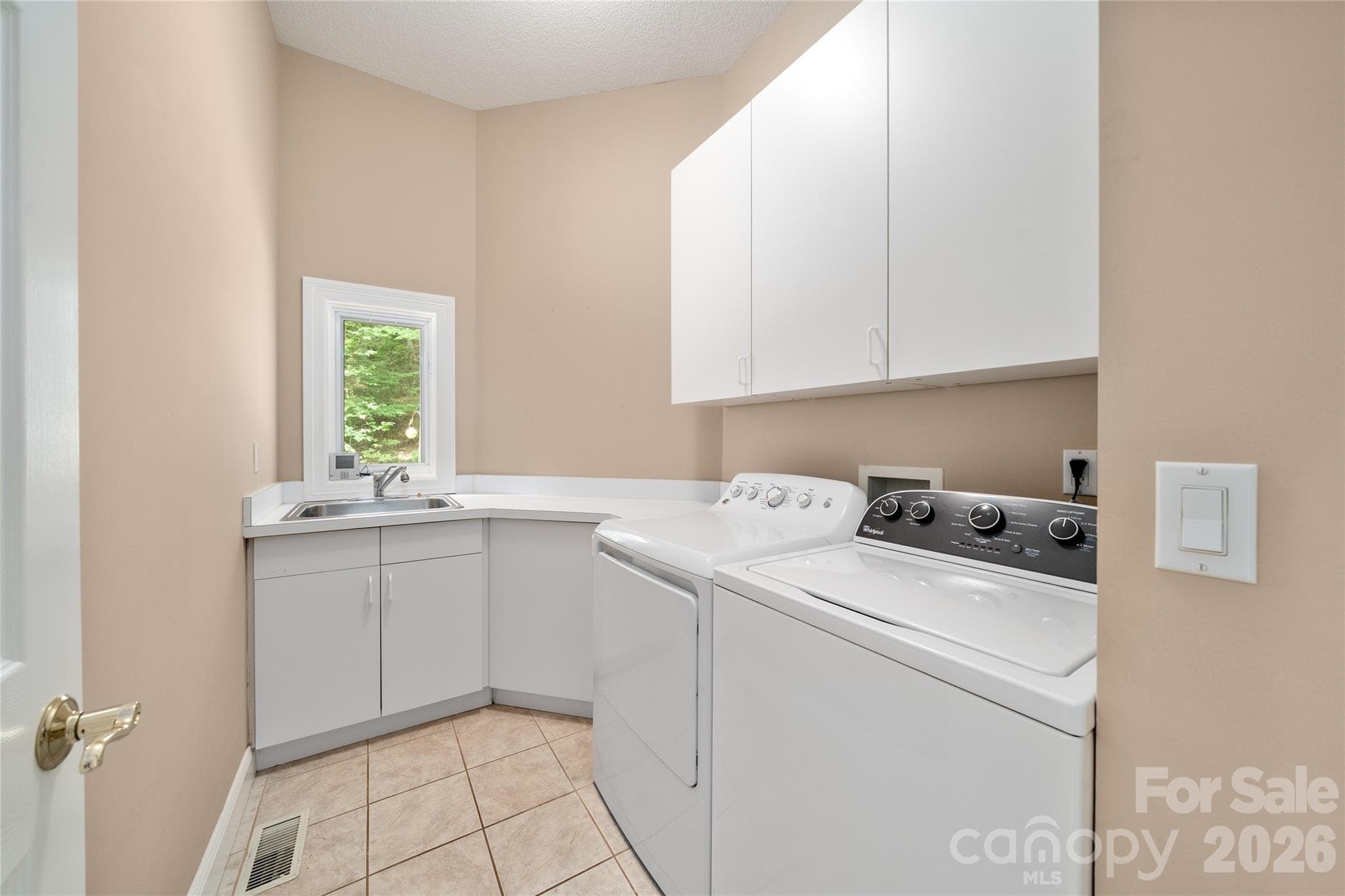 Laundry main level - 136 Rumbling Bald Road, Lake Lure