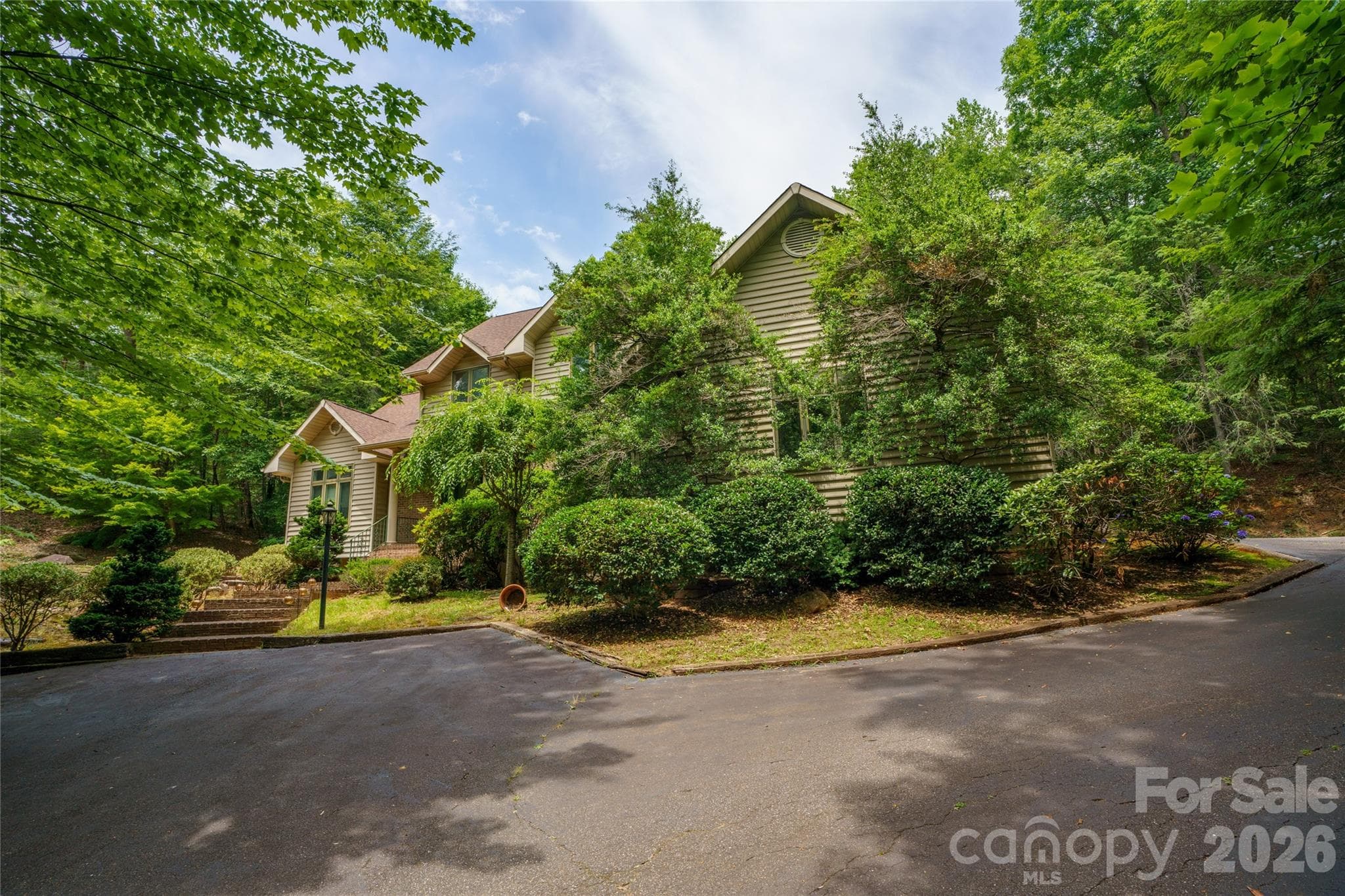 Ample and easy parking - 136 Rumbling Bald Road, Lake Lure