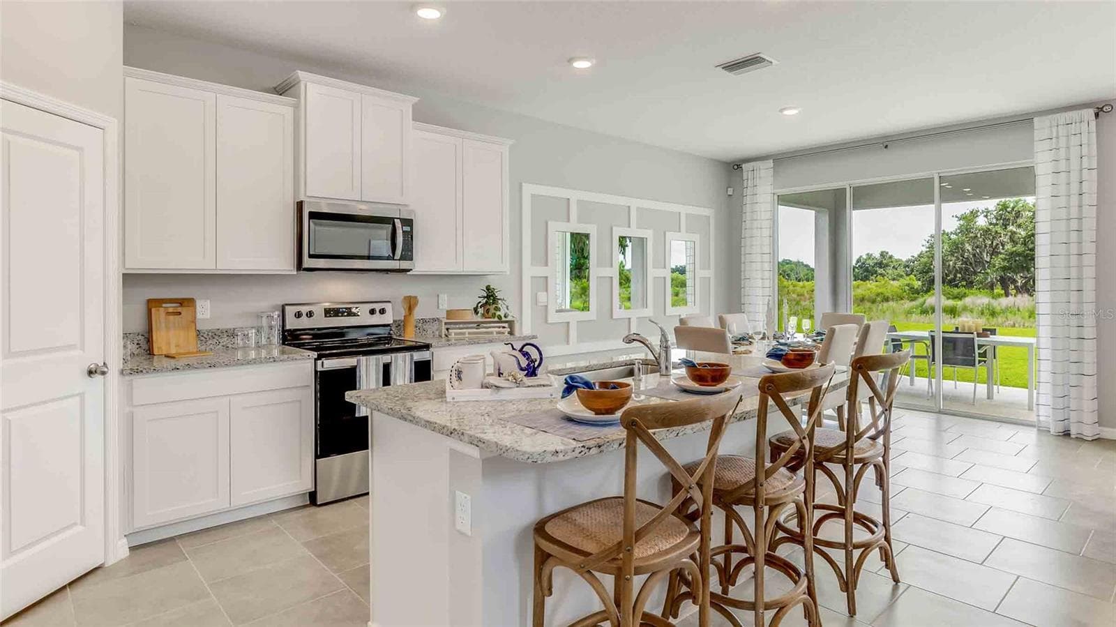 Single Family Residence at 32765 WEATHERED OAK DR, WESLEY CHAPEL, photo 3 of 17