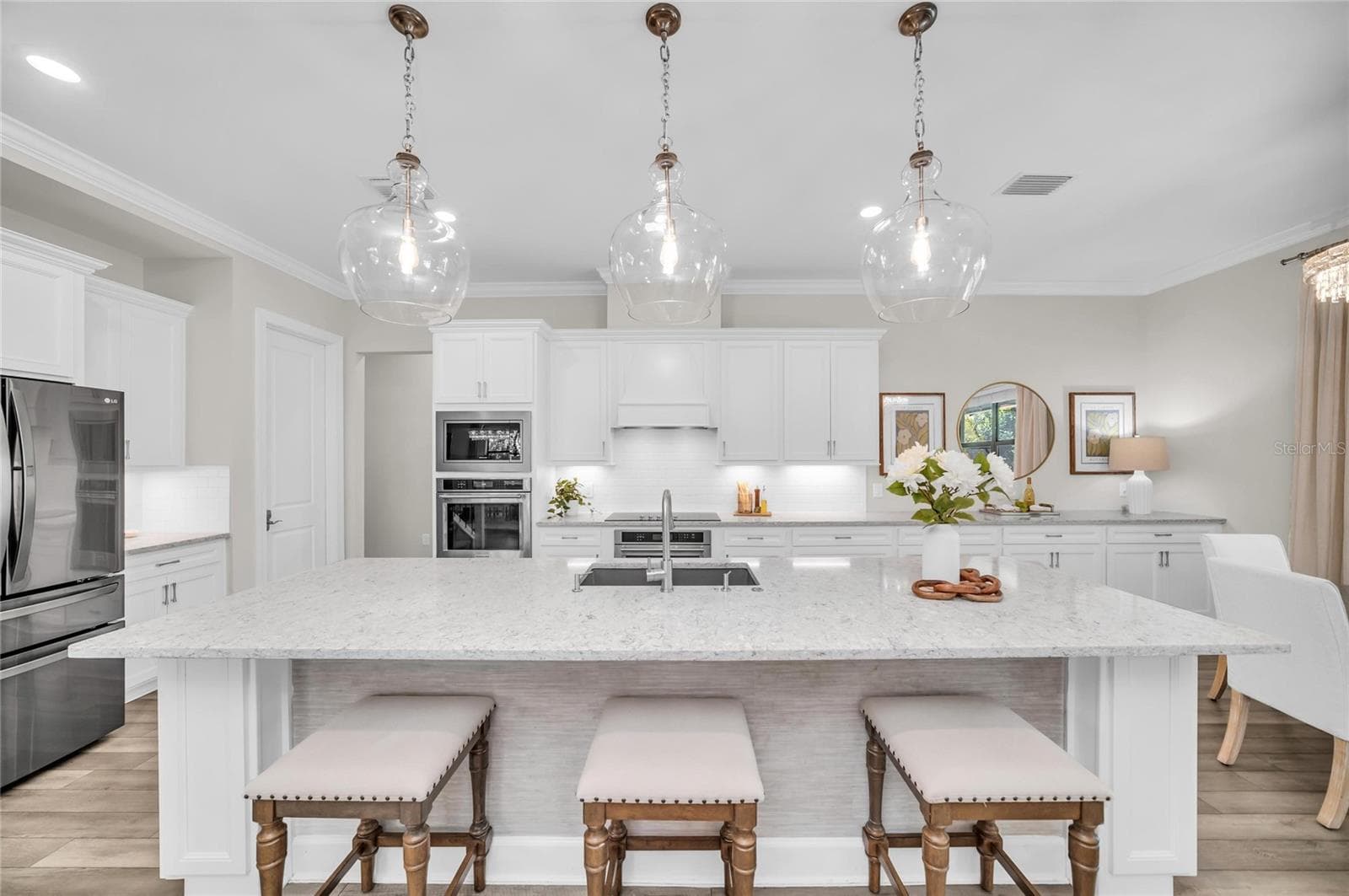 Large Island with Storage - 16438 SLATE PL, LAKEWOOD RANCH