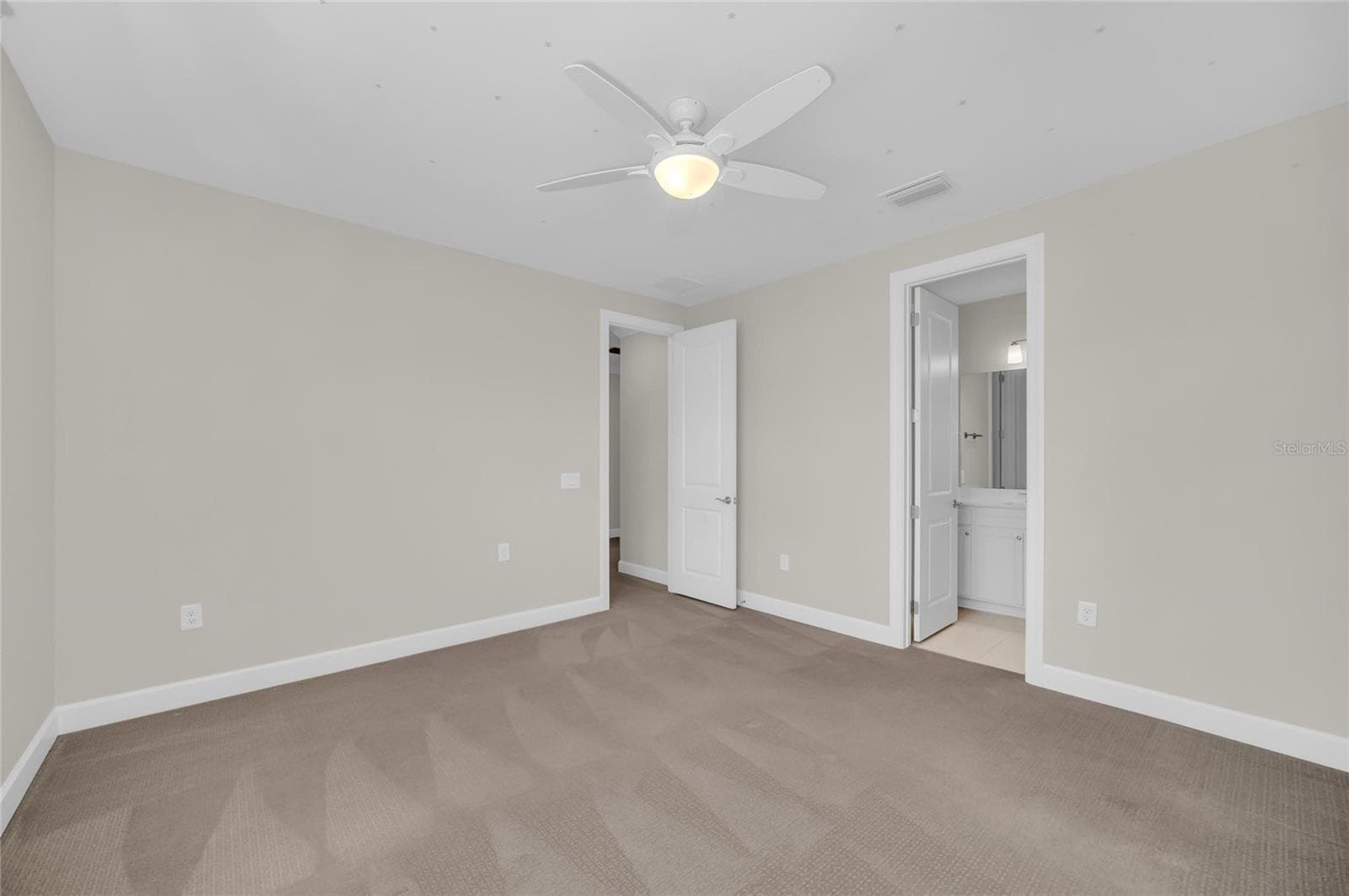 Bedroom 3 with en-suite bath (Second Floor) - 16438 SLATE PL, LAKEWOOD RANCH