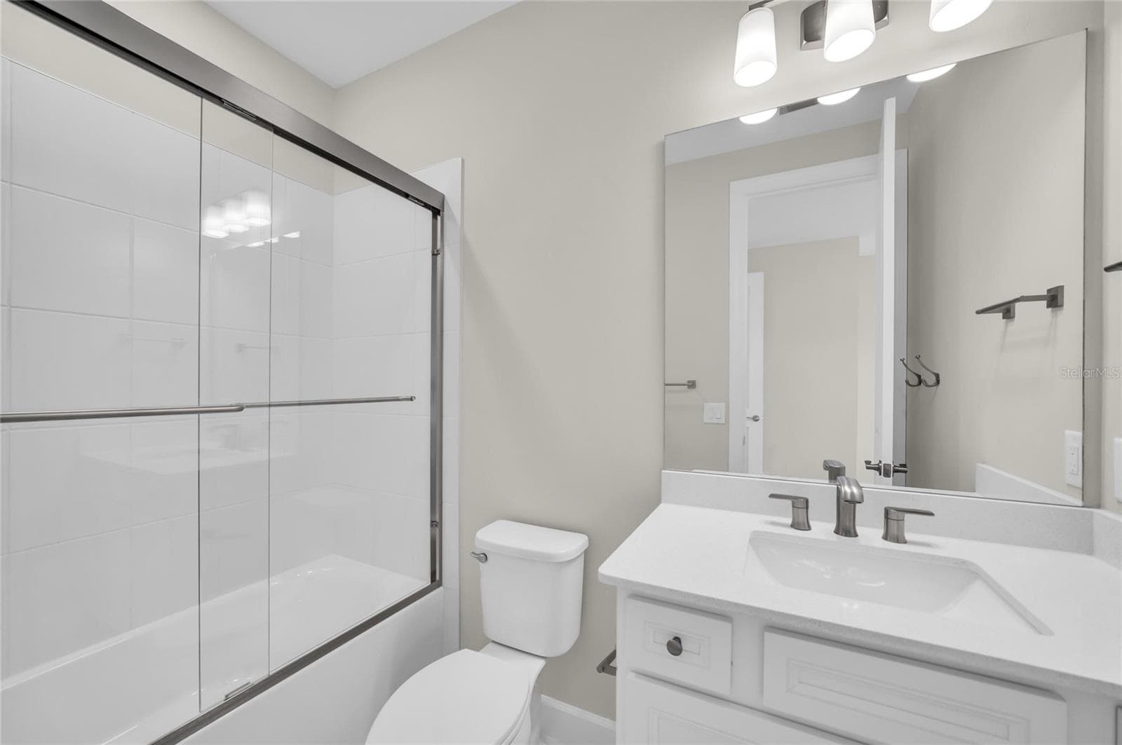 Bedroom 5 en-suite Bath - 16438 SLATE PL, LAKEWOOD RANCH