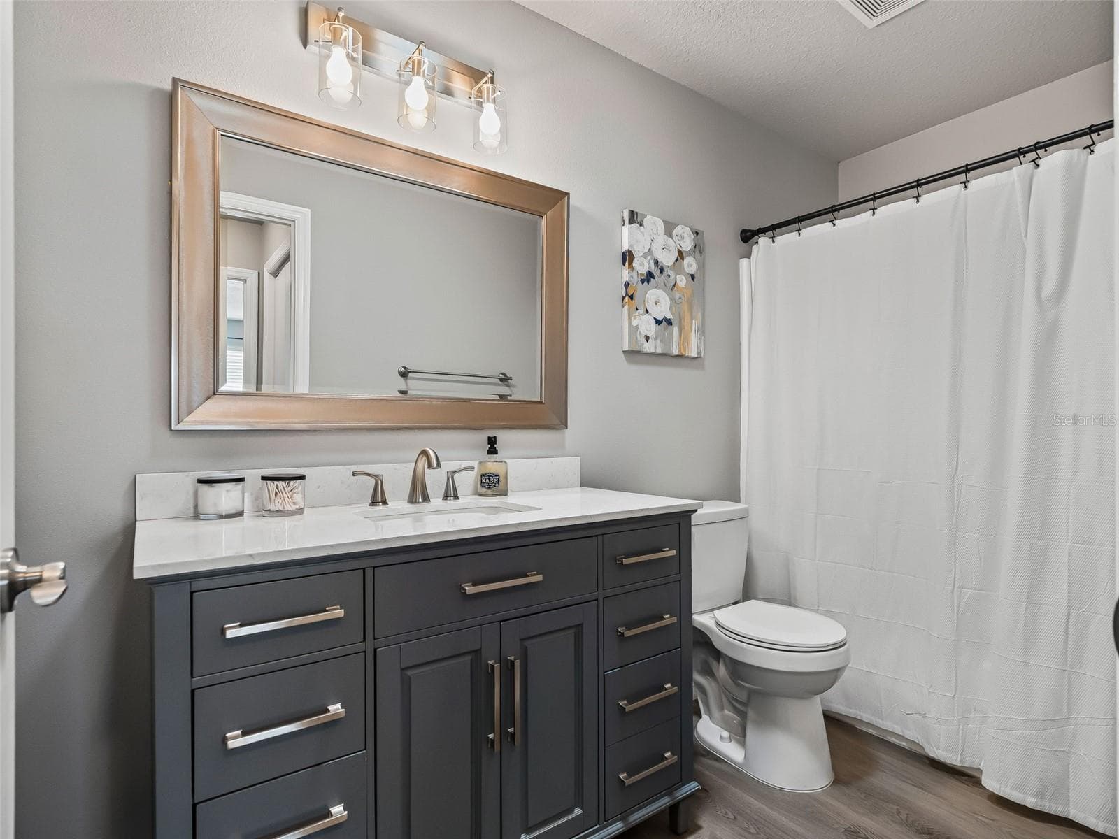 Guest Bathroom with shower tub combo - 321 SAN MARINO DR, THE VILLAGES