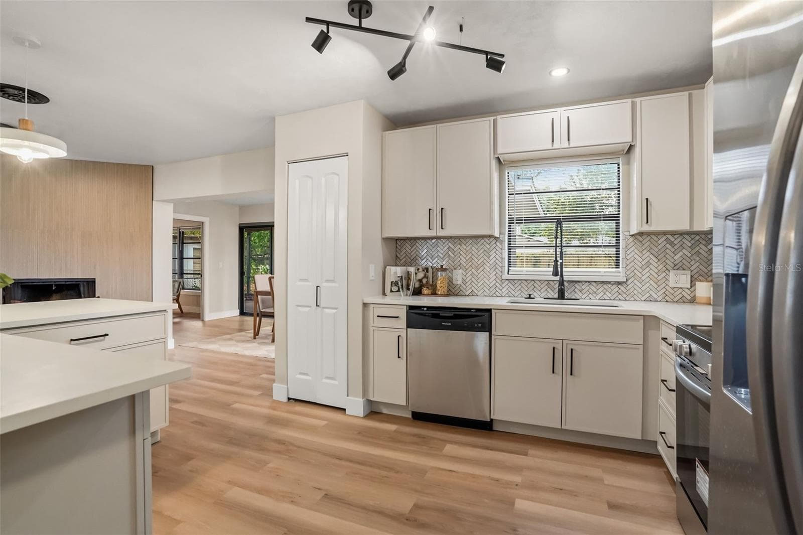 Single Family Residence at 1348 RADCLYFFE RD, ORLANDO, photo 13 of 28