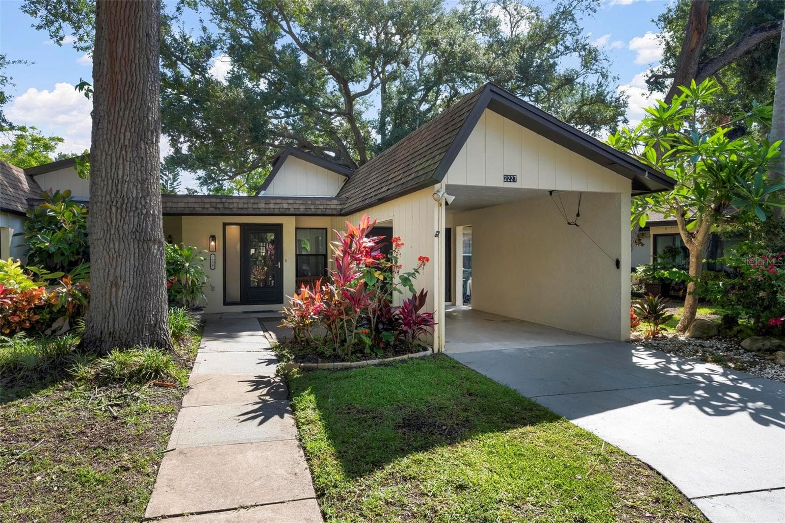 2227 CIRCLEWOOD DR #52