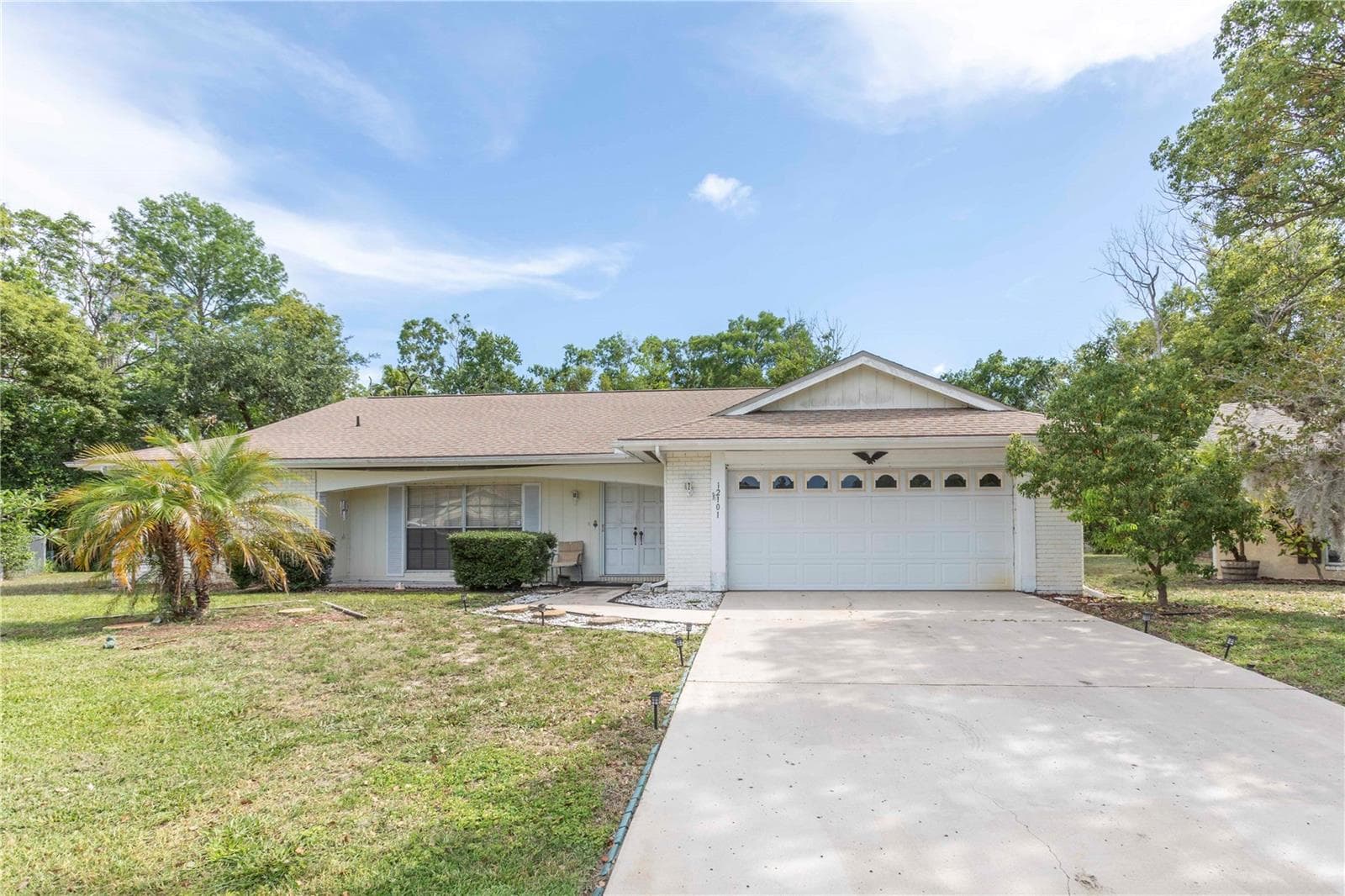 12101 LONGSTRAP LN